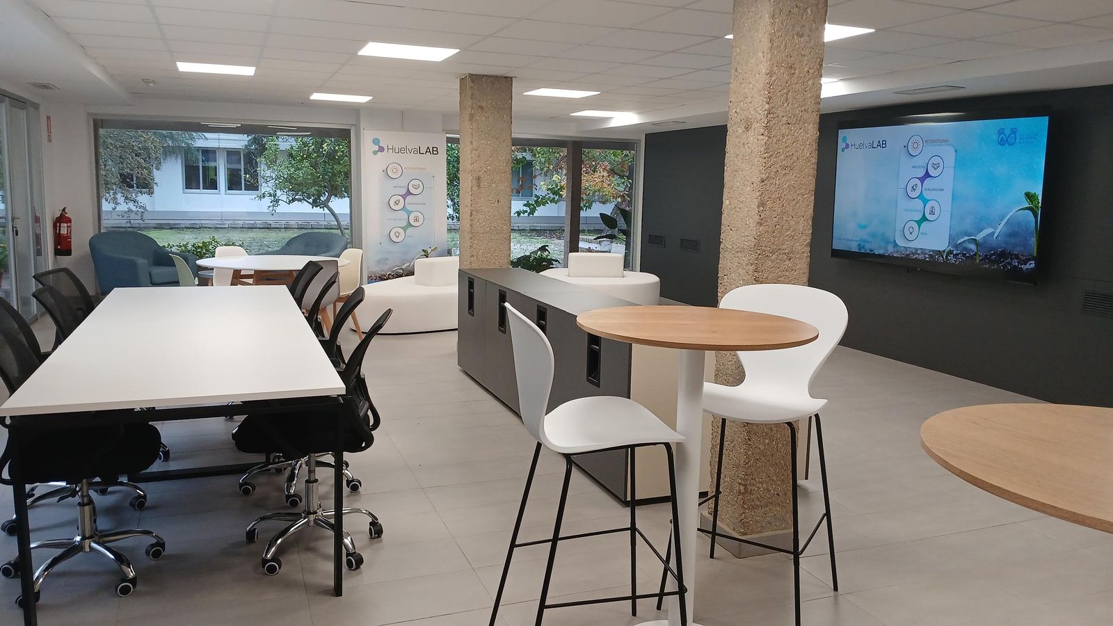 Un despacho en HuelvaLAB.