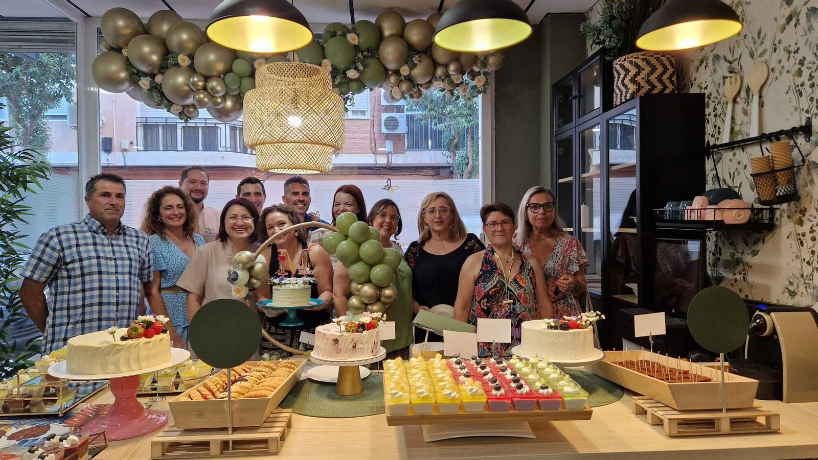 Fiesta de inauguración de Mari's Bakery.