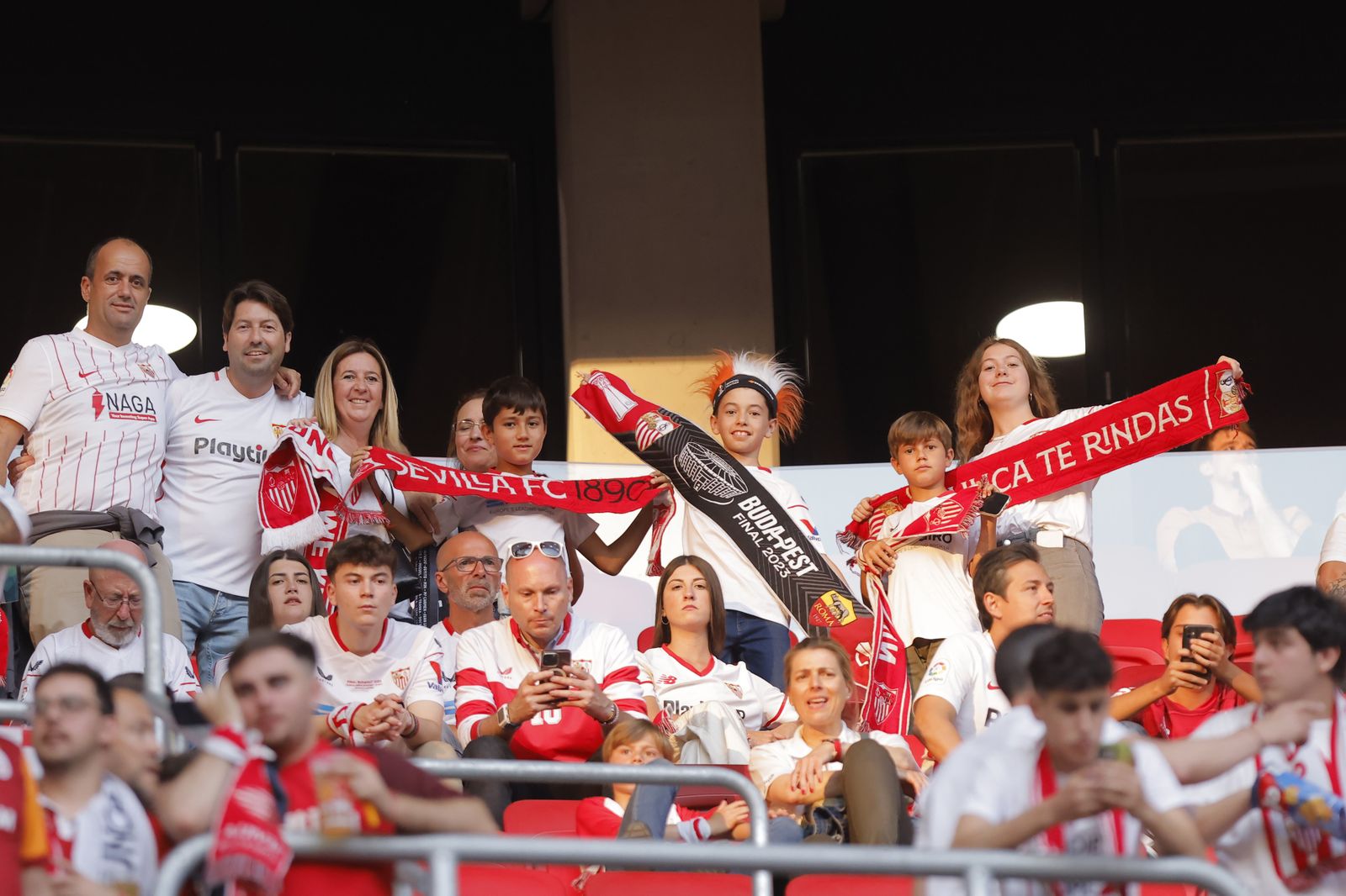 Búscate en las fotos del Sevilla-Roma