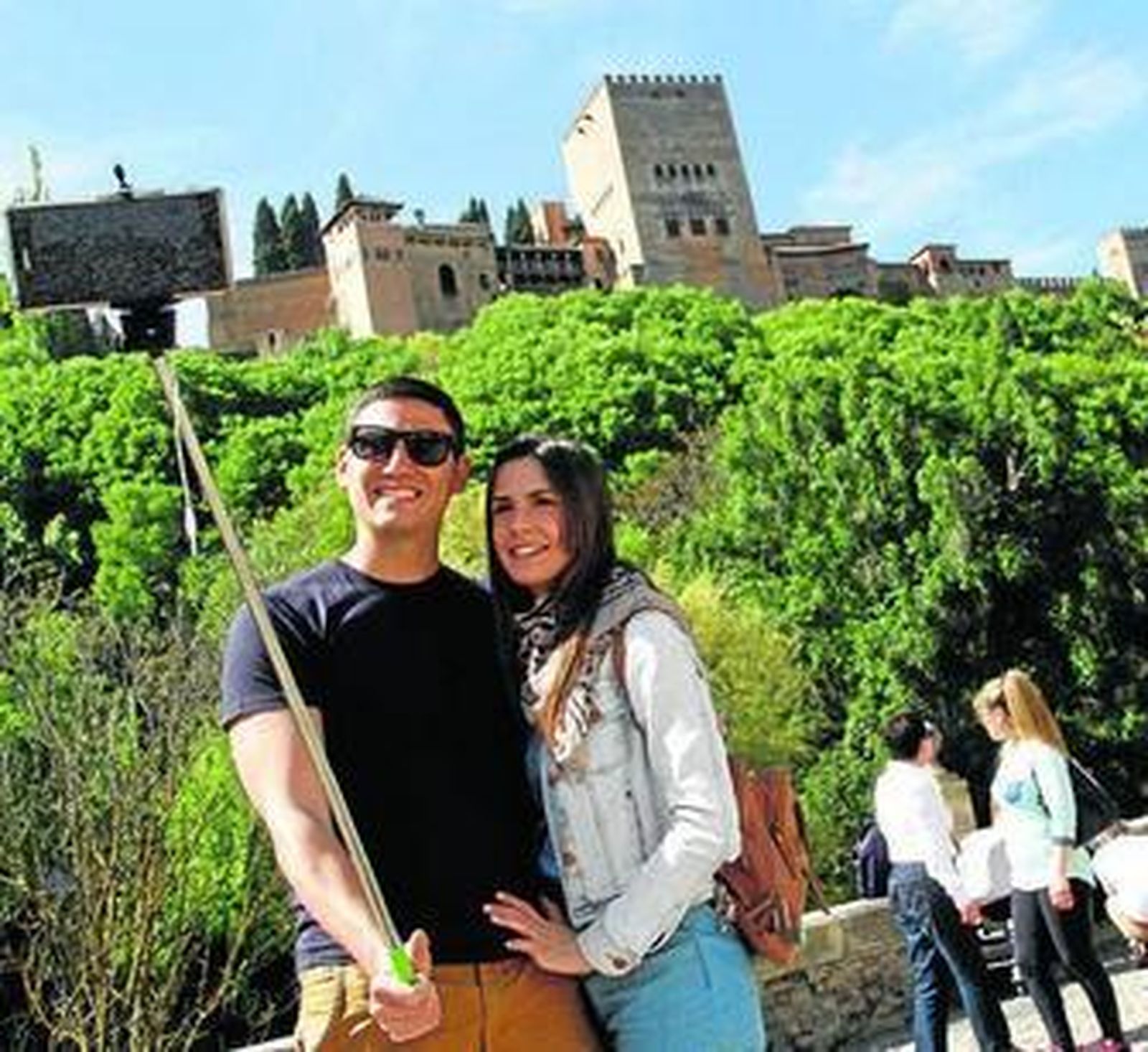 El artilugio para realizar autofotos se ha impuesto entre los turistas.