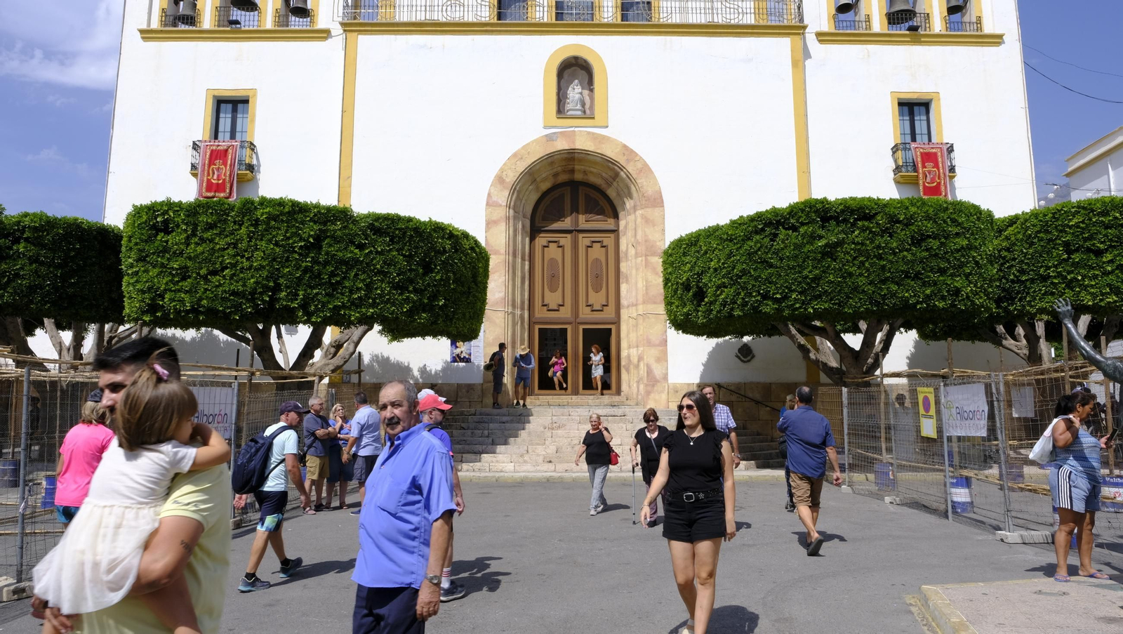 El Cristo de la Luz de Dalías espera su día grande, en imágenes