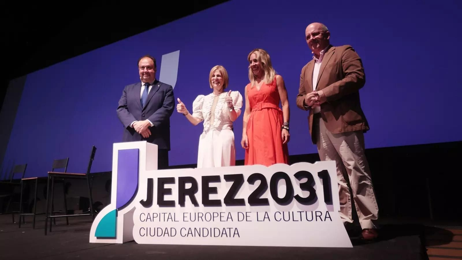 De izquirda a derecha, el rector de la UCA, la alcaldesa de Jerez, la presidenta de la Diputación de Cádiz y el ex presidente de la CEC, en la presentación de la nueva imagen visual de Jerez 2031.