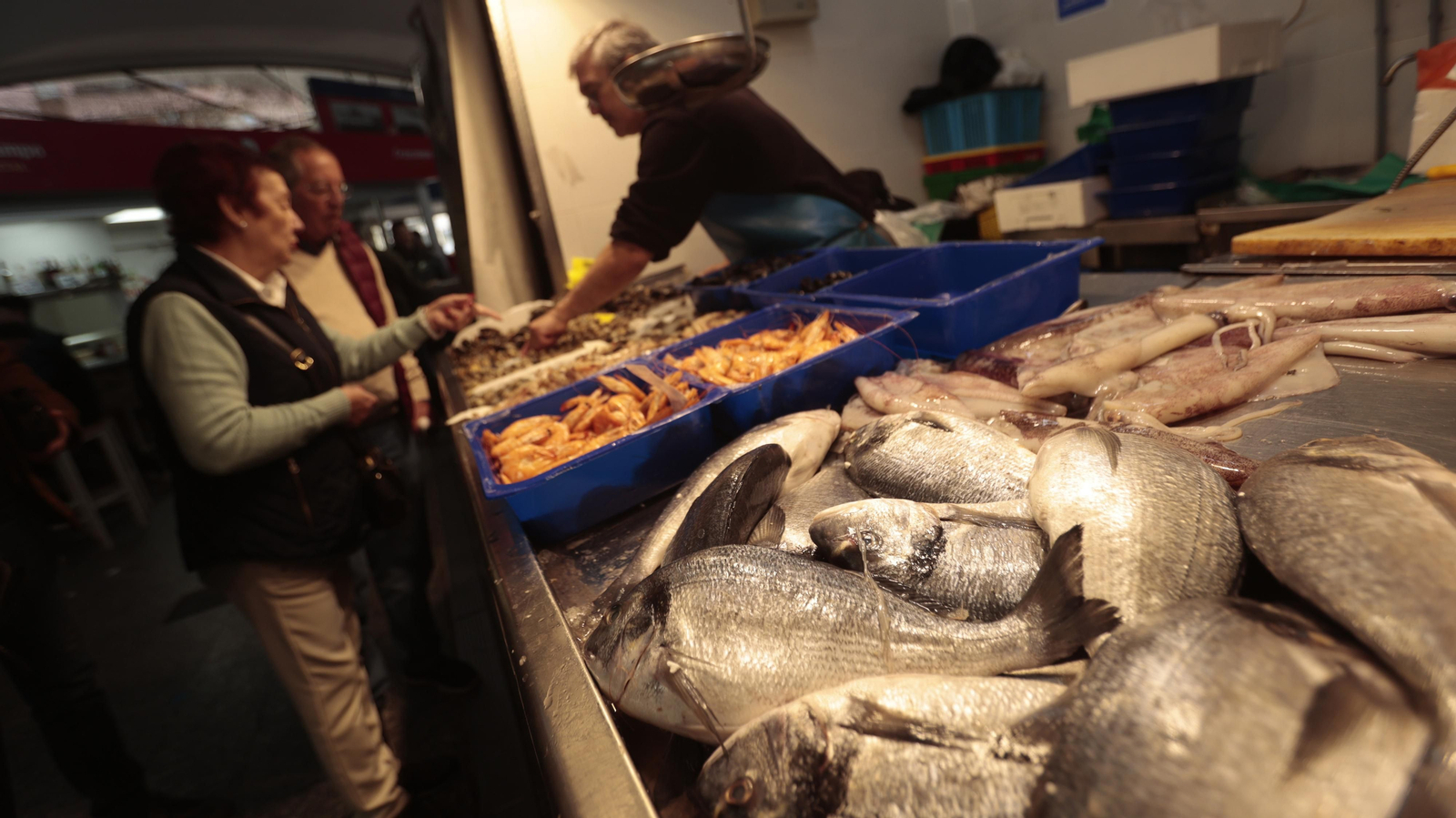Las fotos del mercado de abastos de Algeciras un día antes de Nochebuena