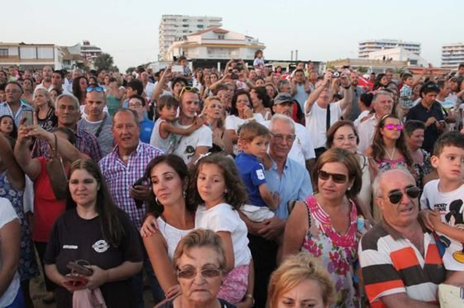 Cientos de personas en la procesión marítima en Punta Umbría

Foto: EFE