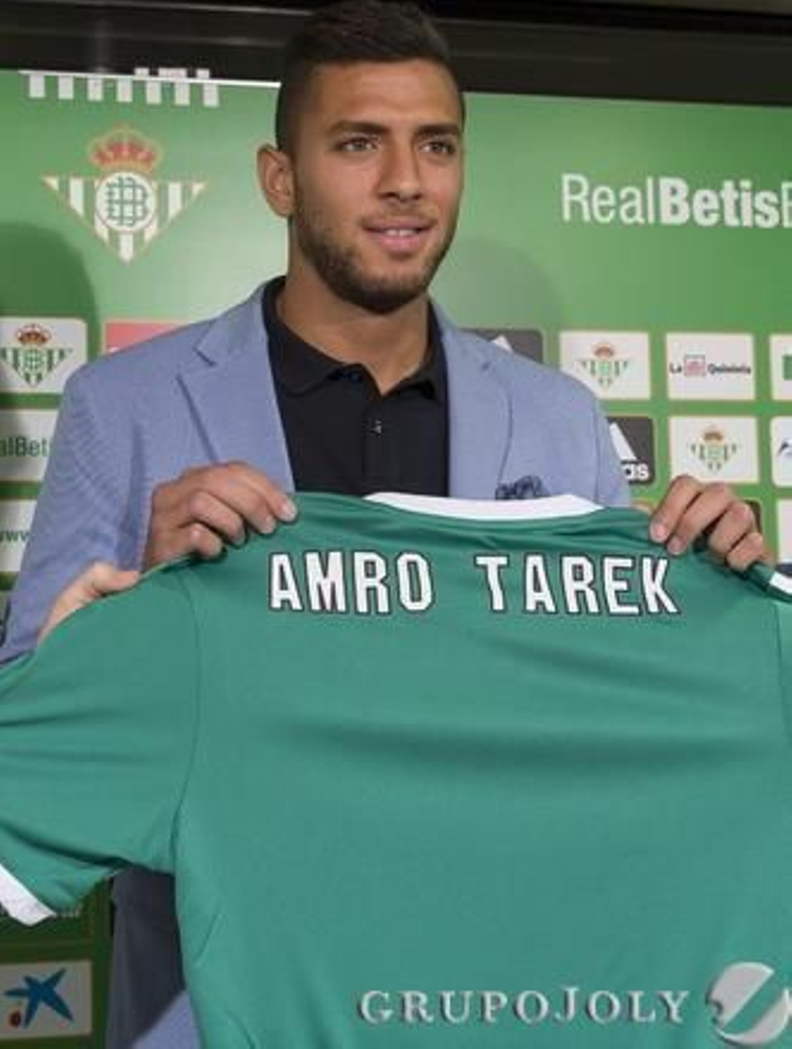 La imágenes de la presentación de Tarek como nuevo jugador del Betis

Foto: Antonio Pizarro