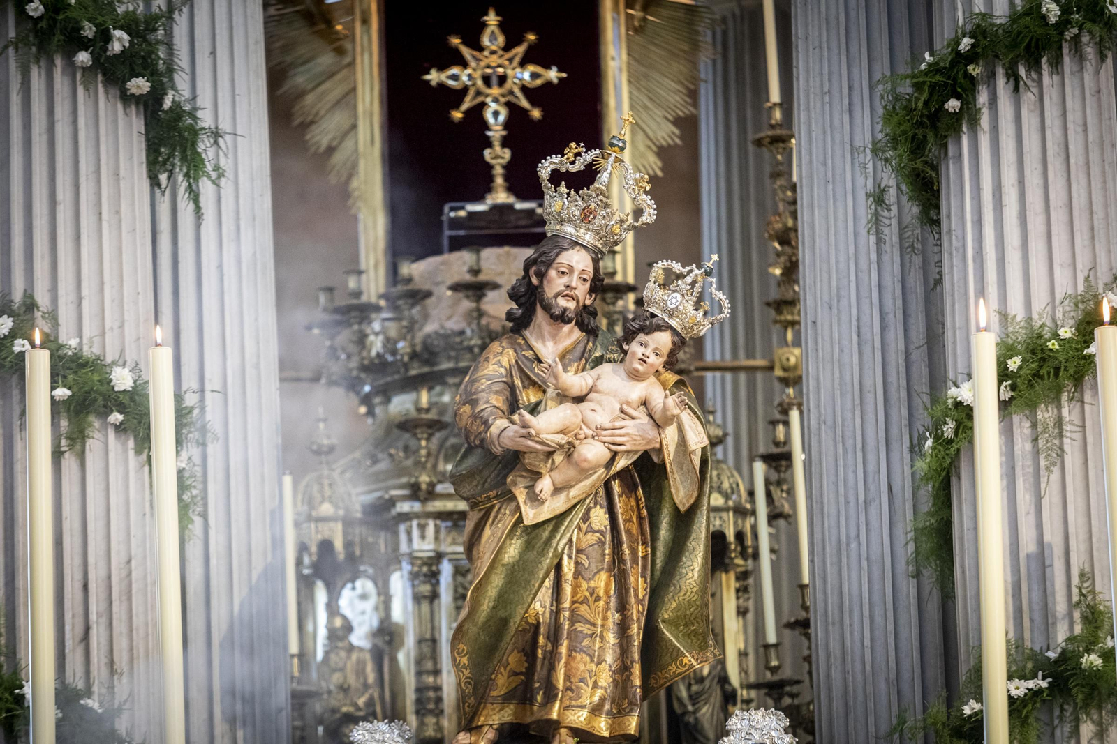 Coronación de la imagen de San José y el Niño Jesús