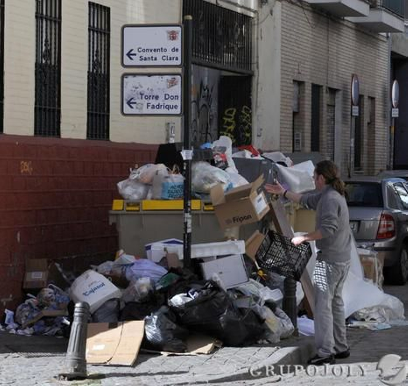 Los primeros efectos de la huelga en Lipasam.  Foto: Juan Carlos Vázquez