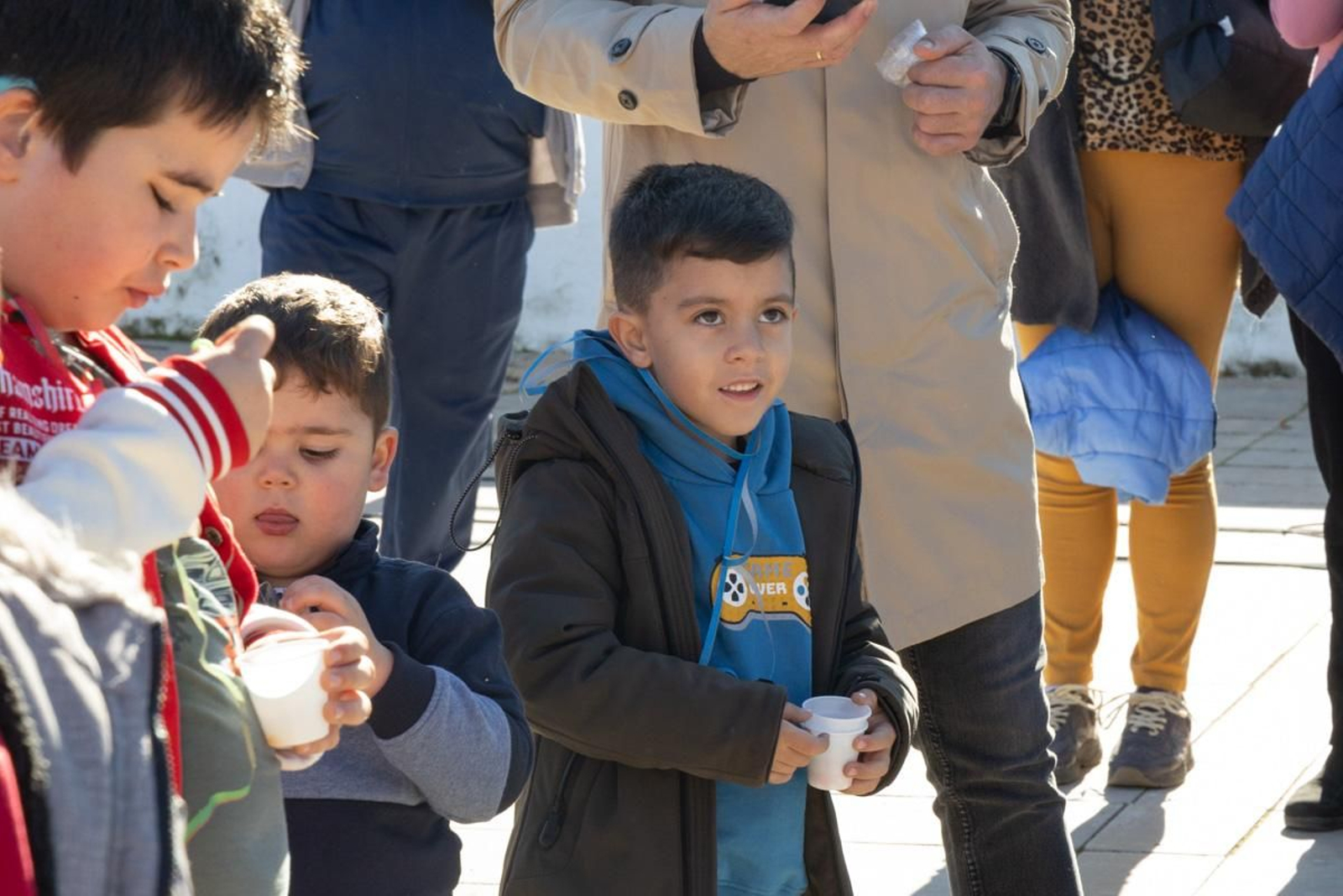 Chocolatada solidaria, caravana de coches, campanadas infantiles y juegos para los más pequeños en Monte Lope Álvarez