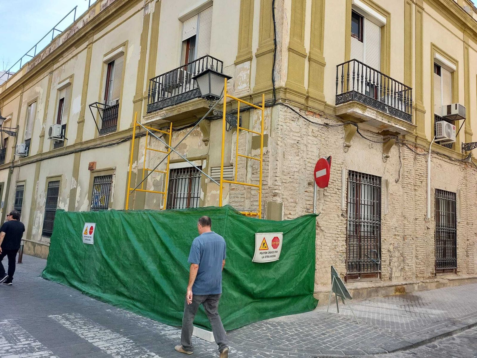 Esta semana se han iniciado las obras más esperadas en la fachada del edificio Falla del Conservatorio.