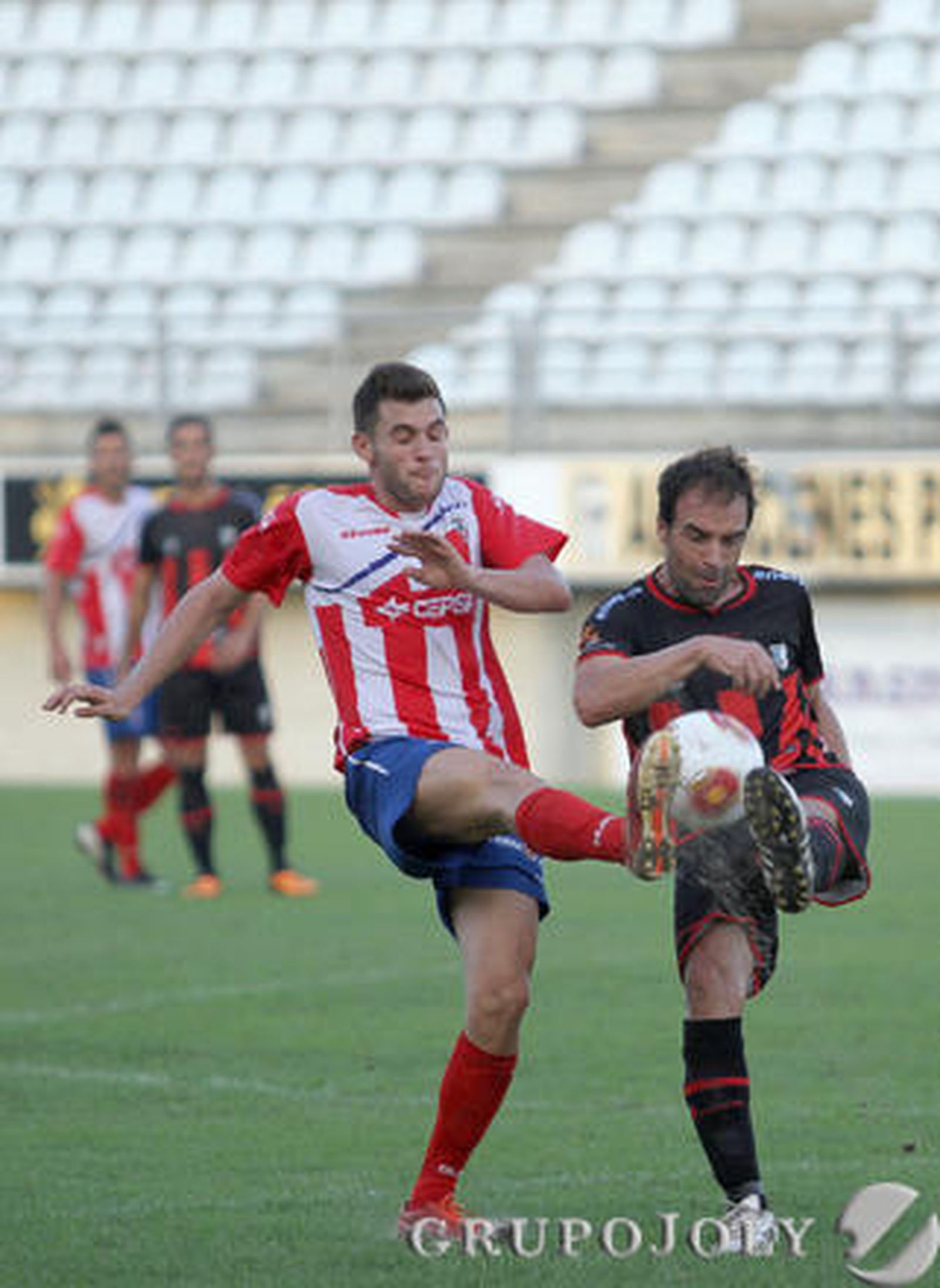 El Algeciras no pasa del empate en casa (0-0) ante un correoso Lucena.

Foto: Andres Carrasco