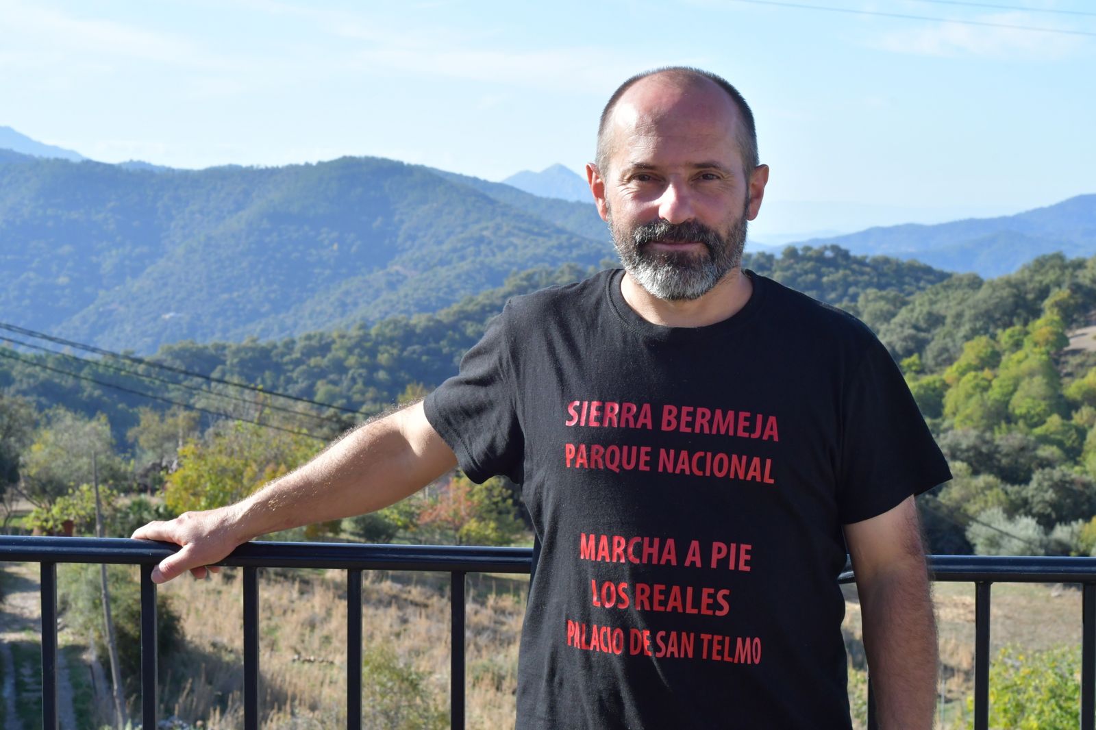 Antonio Jiménez antes de iniciar su caminata.