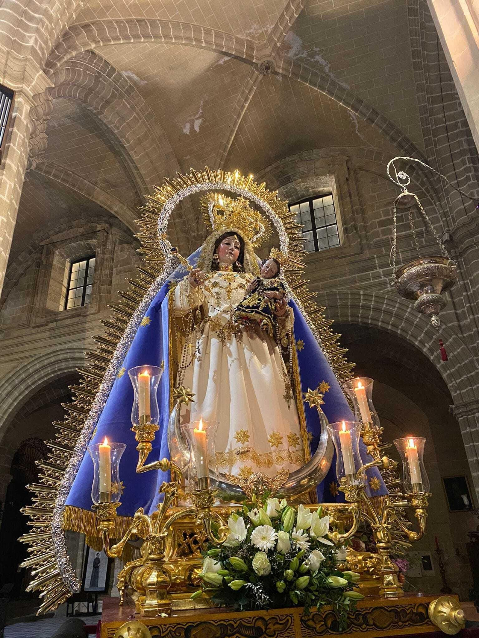 La Virgen del Rosario de Bornos en la Catedral de Jerez La Virgen del Rosario de Bornos en la Catedral de Jerez