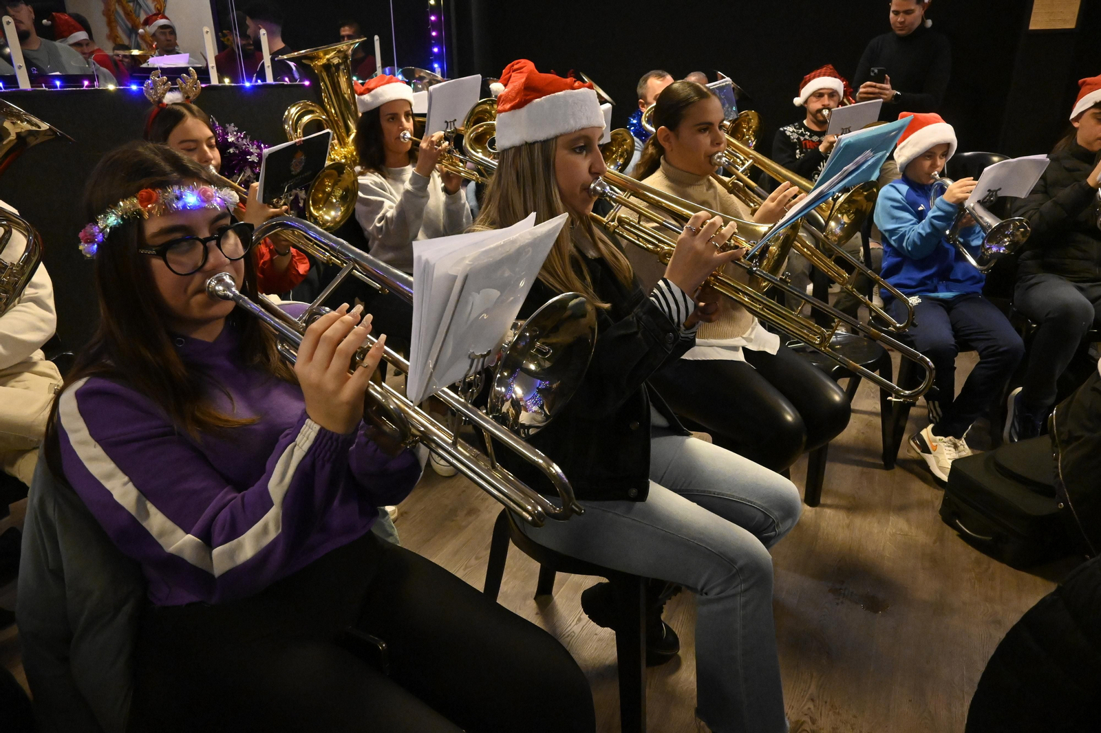 Ensayo preparatorio de la AM Santa Cruz para la cabalgata de Reyes Magos, en Imágenes