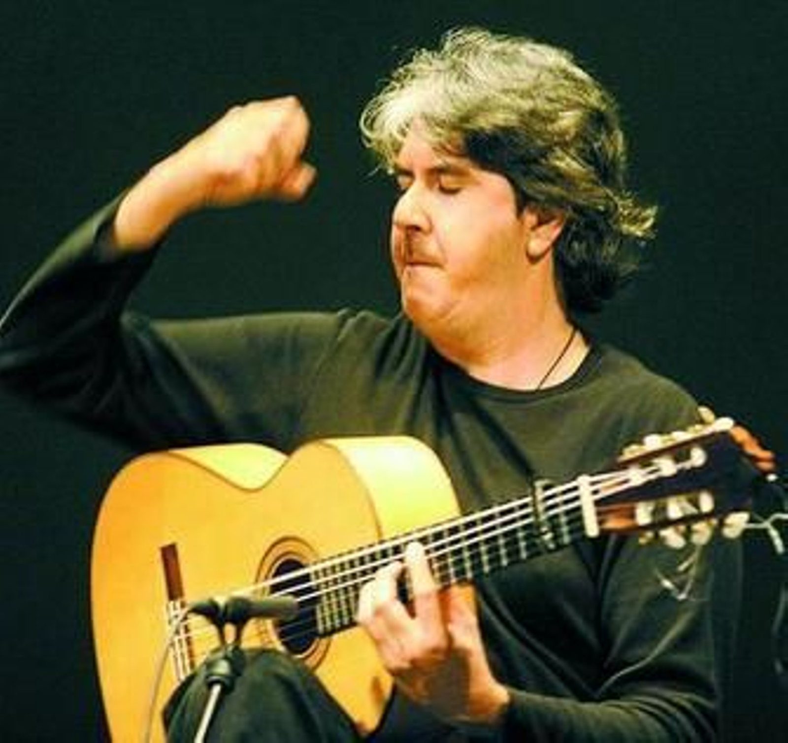 El guitarrista Miguel Ángel Cortés.