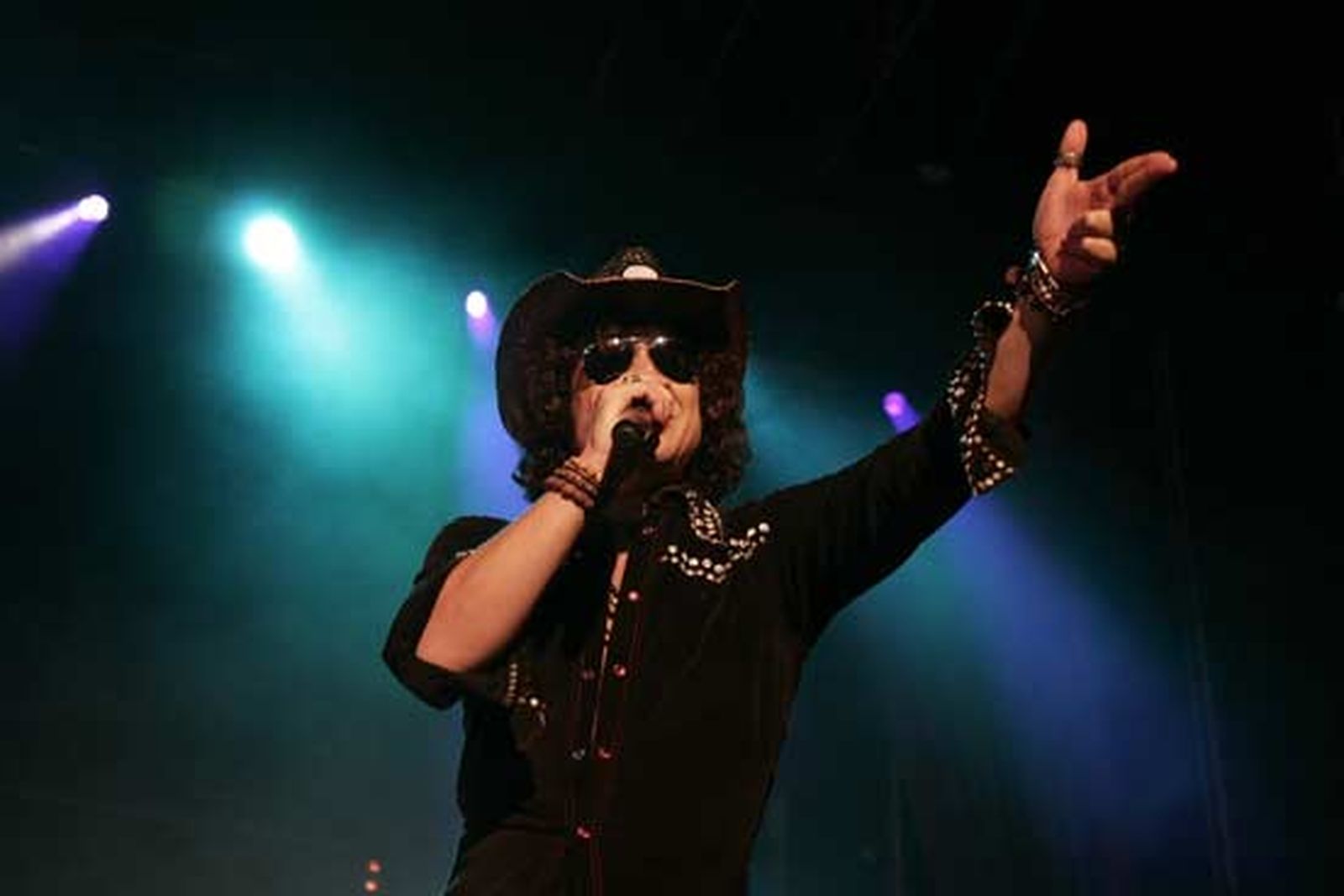 El ex vocalista de Héroes del Silencio puso fin a su gira con un concierto en el que reunión a más de 5.000 personas  Foto: Punto Press