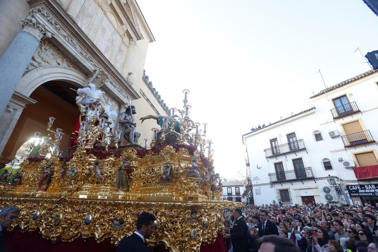 El traslado de la Merced en este Sábado Santo de Córdoba, en imágenes