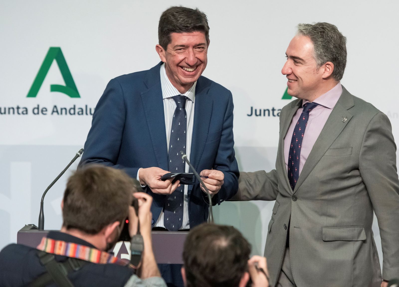 Elías Bendodo y Juan Marín, este martes después del Consejo de Gobierno.