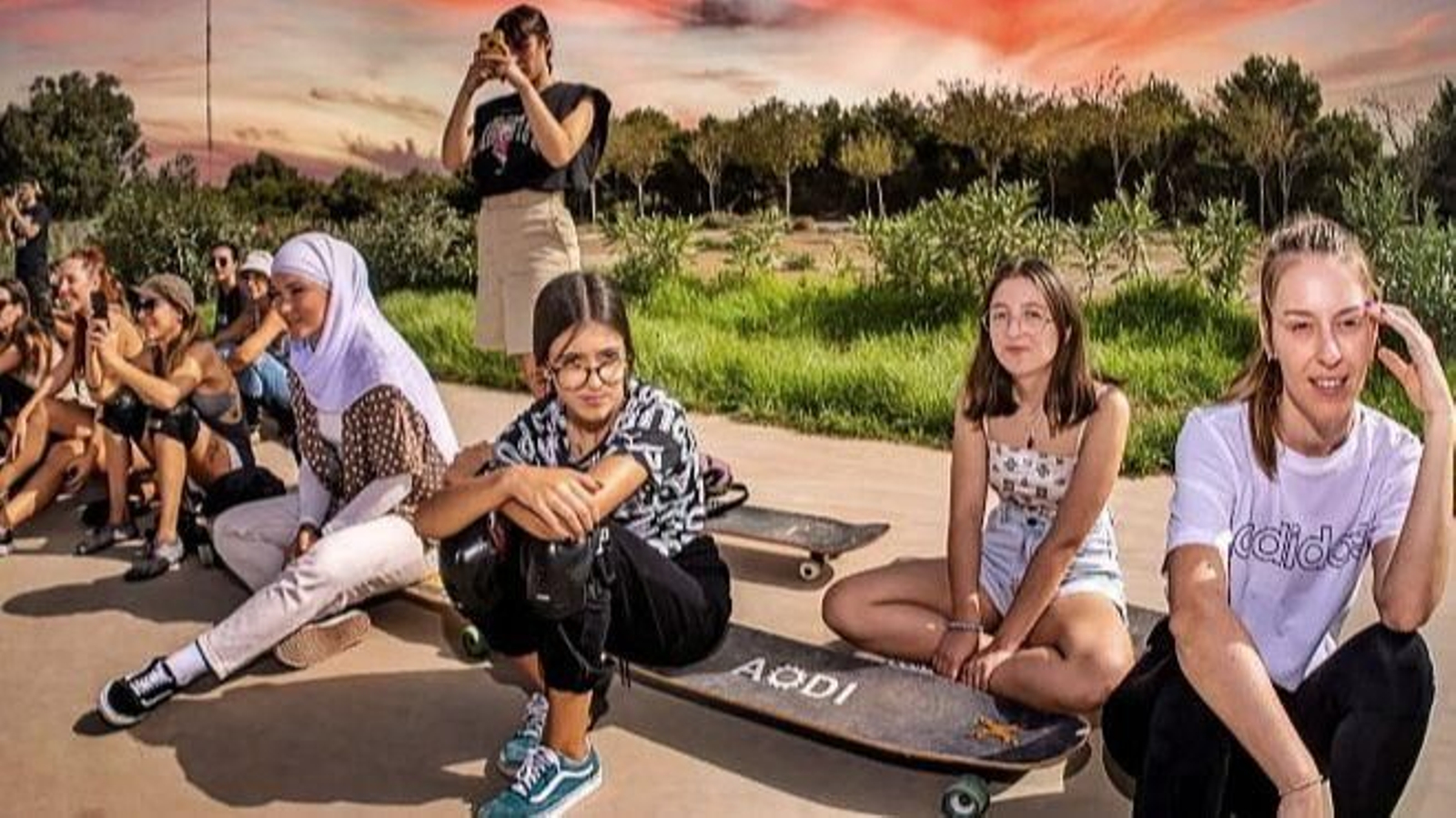 Grupo de chicas skaters en el skatepark 'La Conejera'