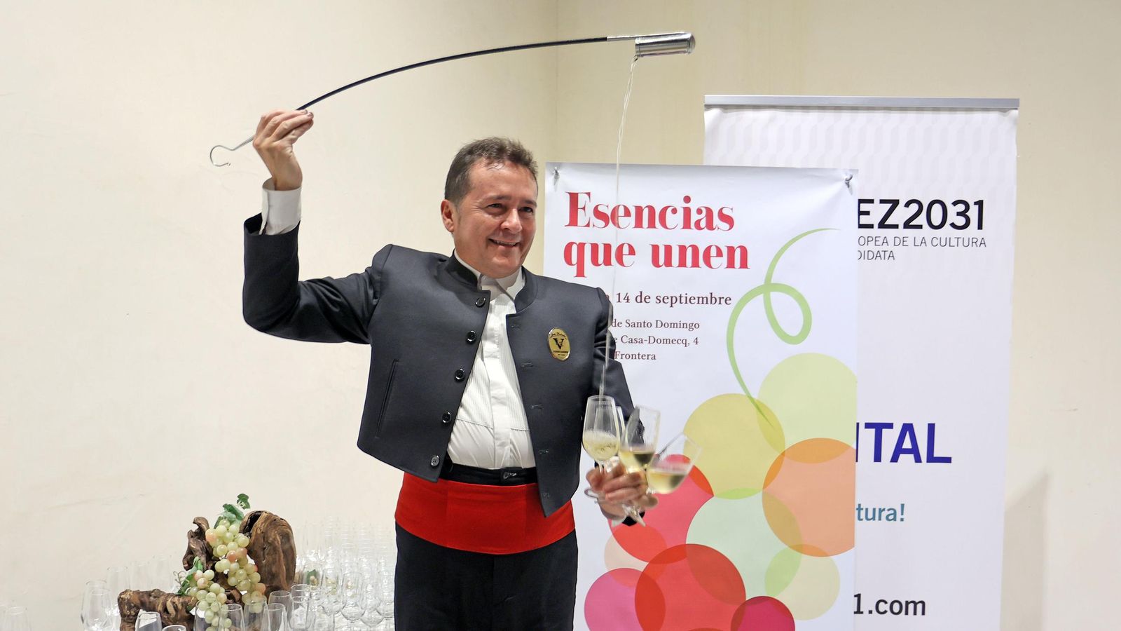 Imágenes de la exposición 'Esencias que unen' a Haro y Jerez