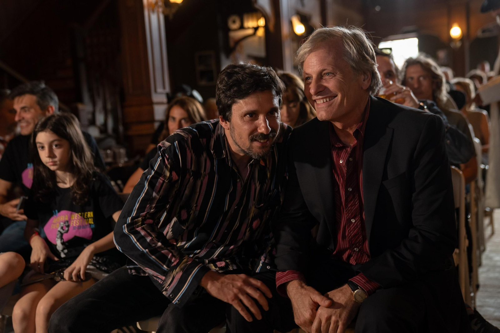 El actor Viggo Mortensen junto al director de cine Lisandro Alonso, con quien rodó Eureka en el Rancho Leone