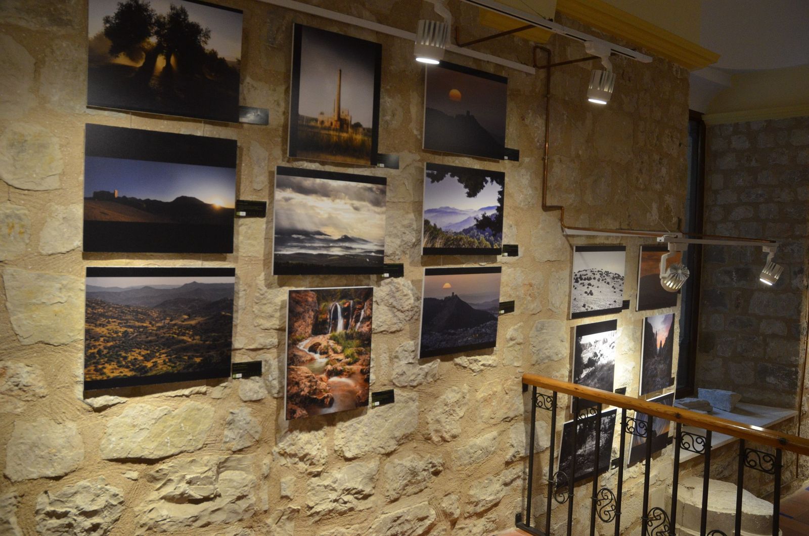 Viajar por Jaén sin moverse de la sala: la exposición ‘Paisajes’ que invita a caminar el territorio, en imágenes