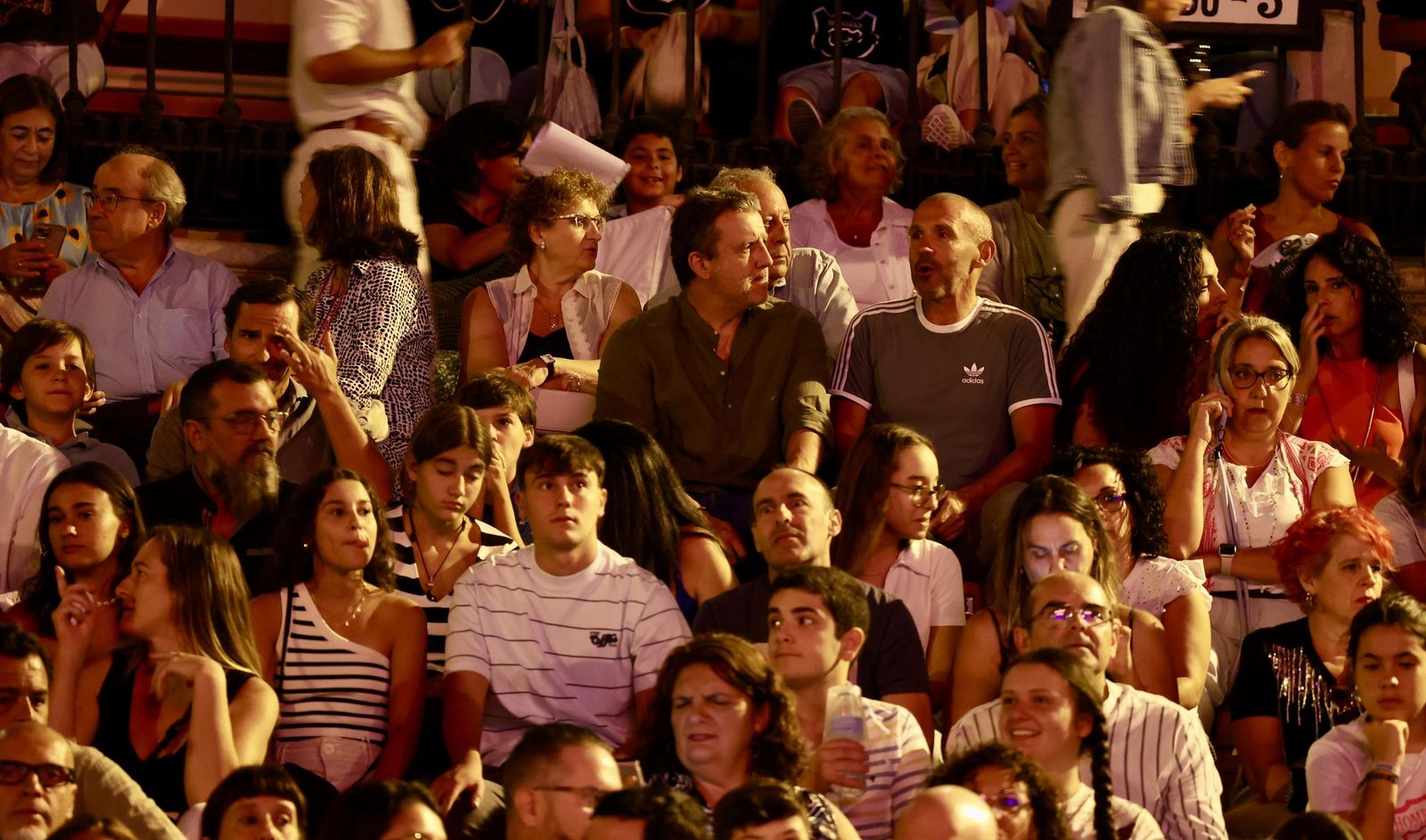 Búscate en el concierto de Hombres G