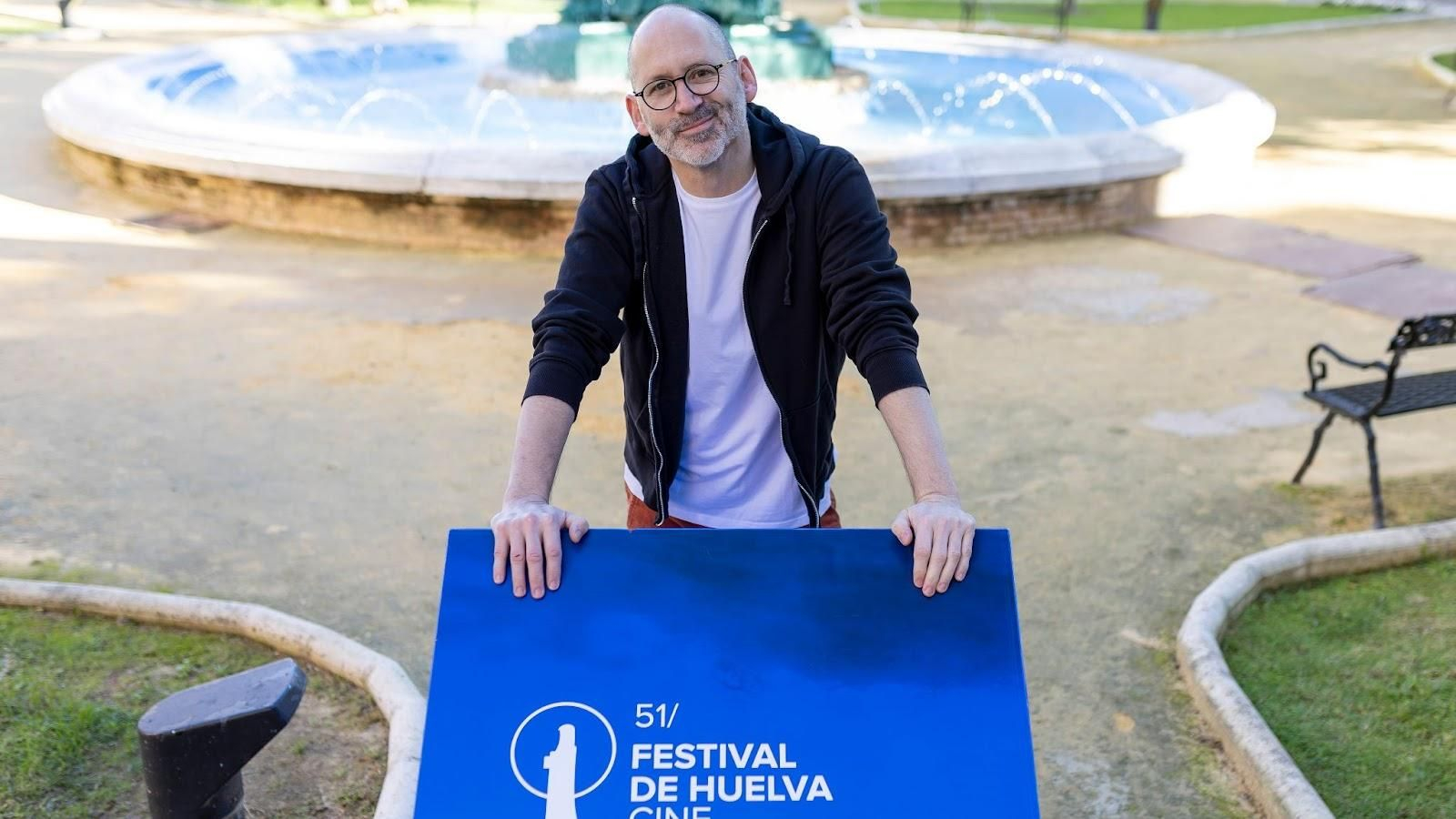 El colombiano Tomás Corredor en el Festival de Cine de Huelva presentando su largometraje 'Noviembre'.