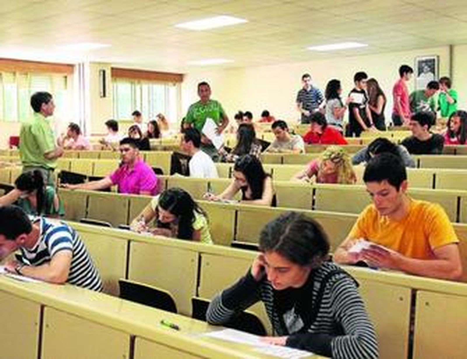 Alumnos de Granada durante una de las pruebas de acceso a la universidad.