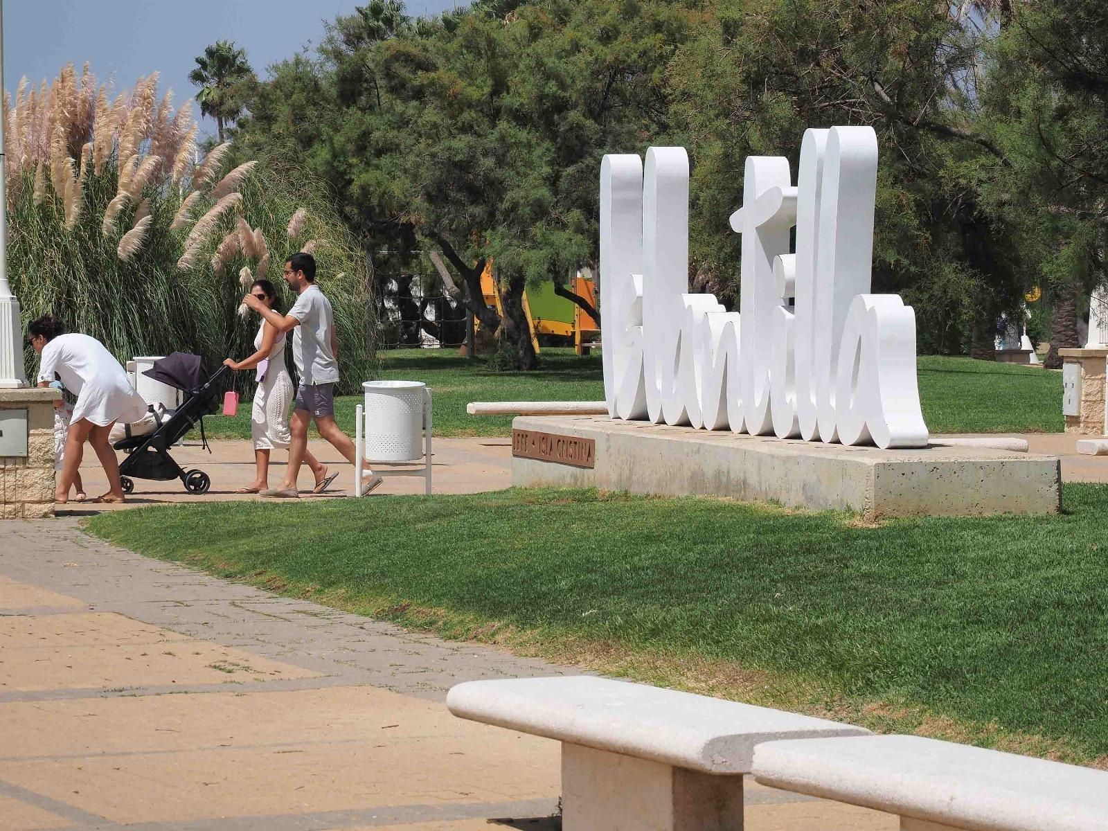 Ambiente de la playa de Islantilla una tarde de verano