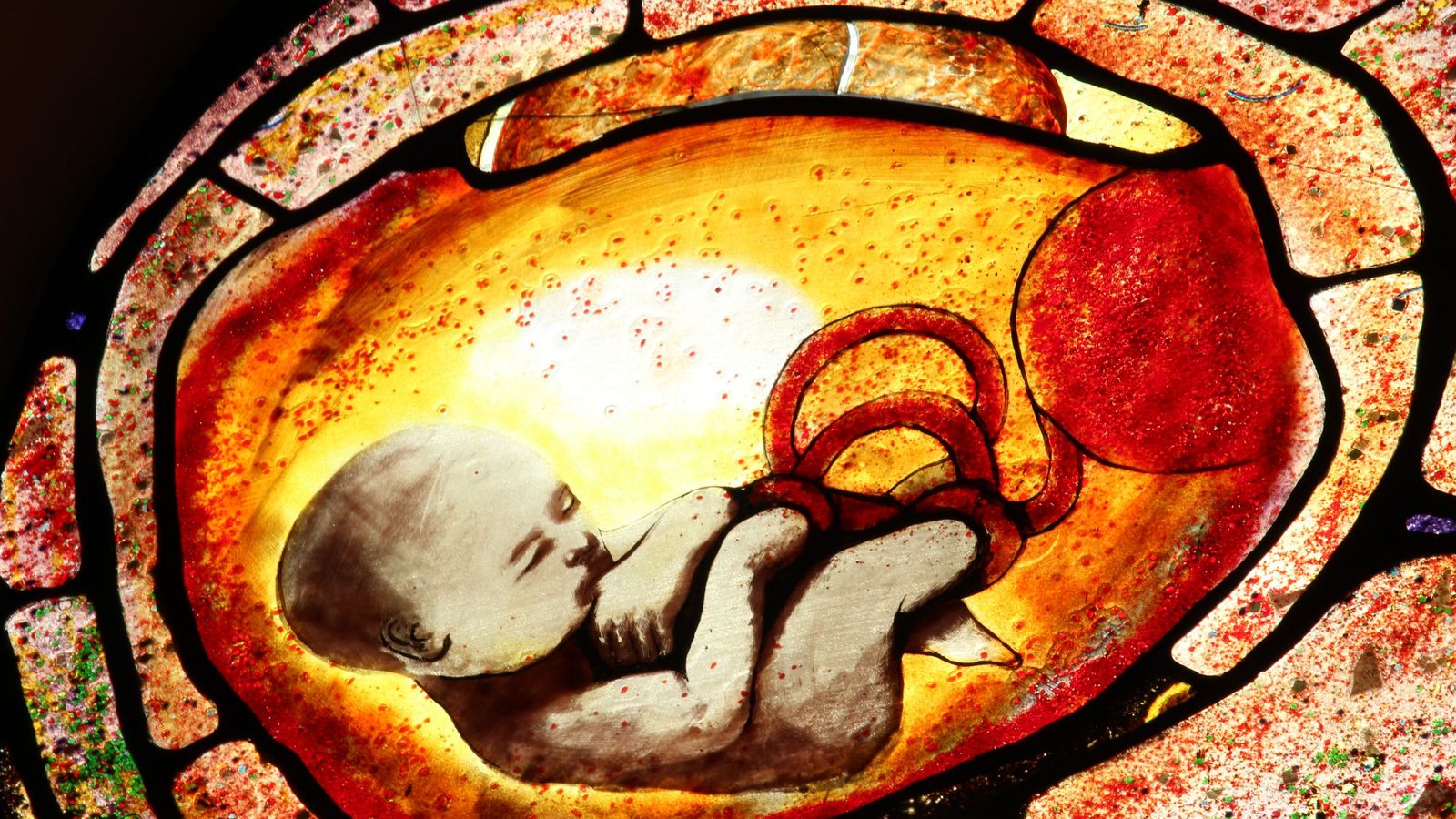 Detalle del rosetón del feto en la iglesia de Turre