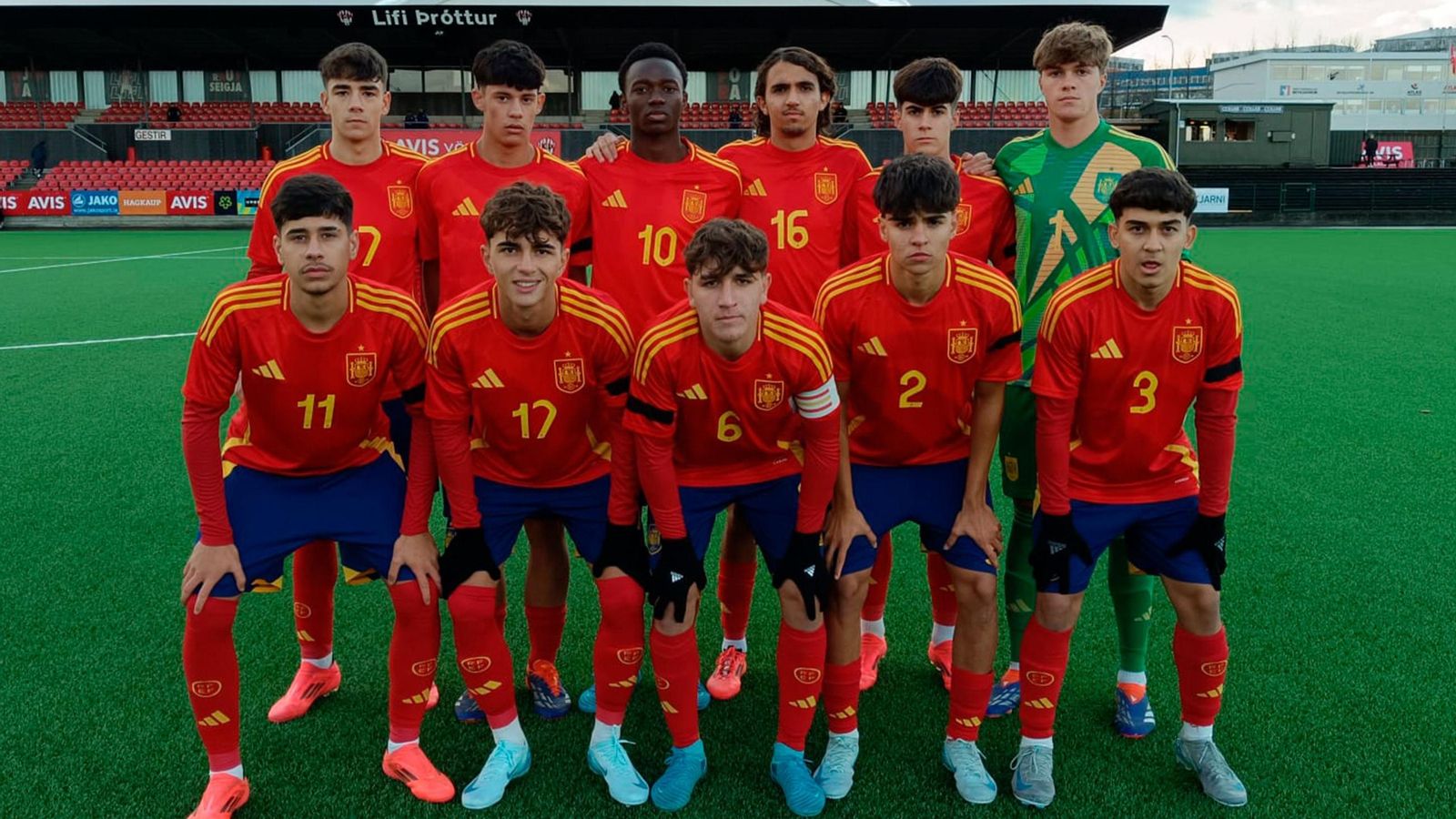 Once incial del España sub 17 ante Estonia, Nico Guillén luce el '16' mientras que el Alexis Ciria el '11'. Once incial del España sub 17 ante Estonia, Nico Guillén luce el '16' mientras que el Alexis Ciria el '11'.