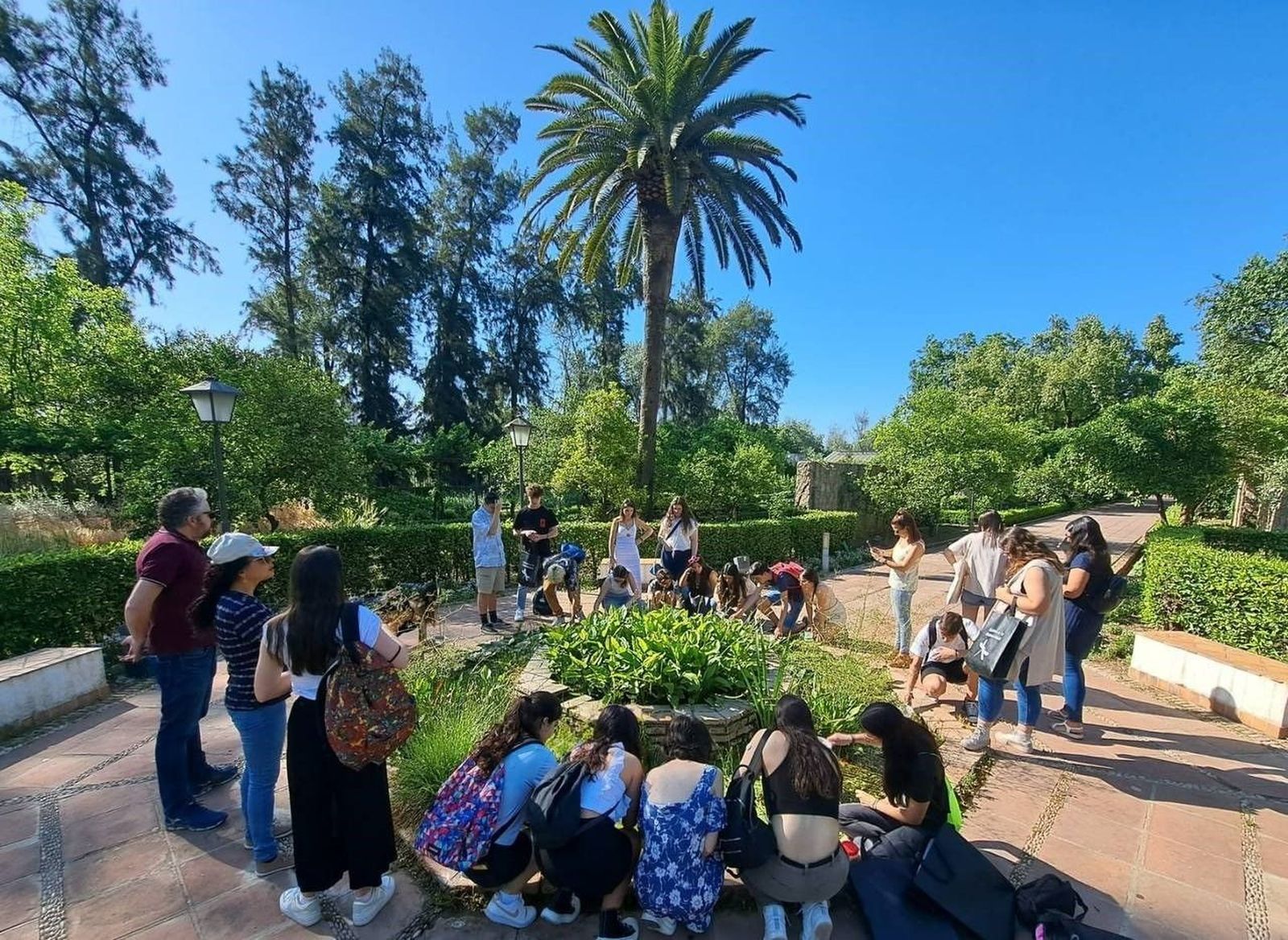Visitantes en el Real Jardín Botánico de Córdoba.