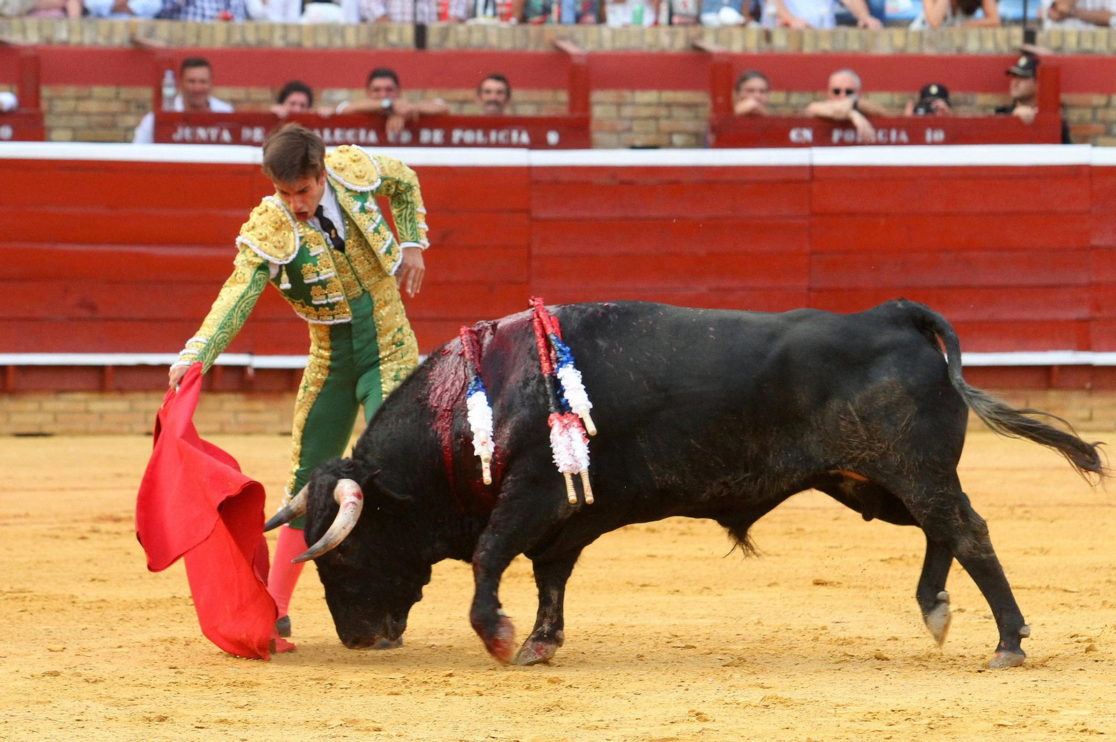 Faena de Emilio Silvera en la novillada de la Plaza de La Merced