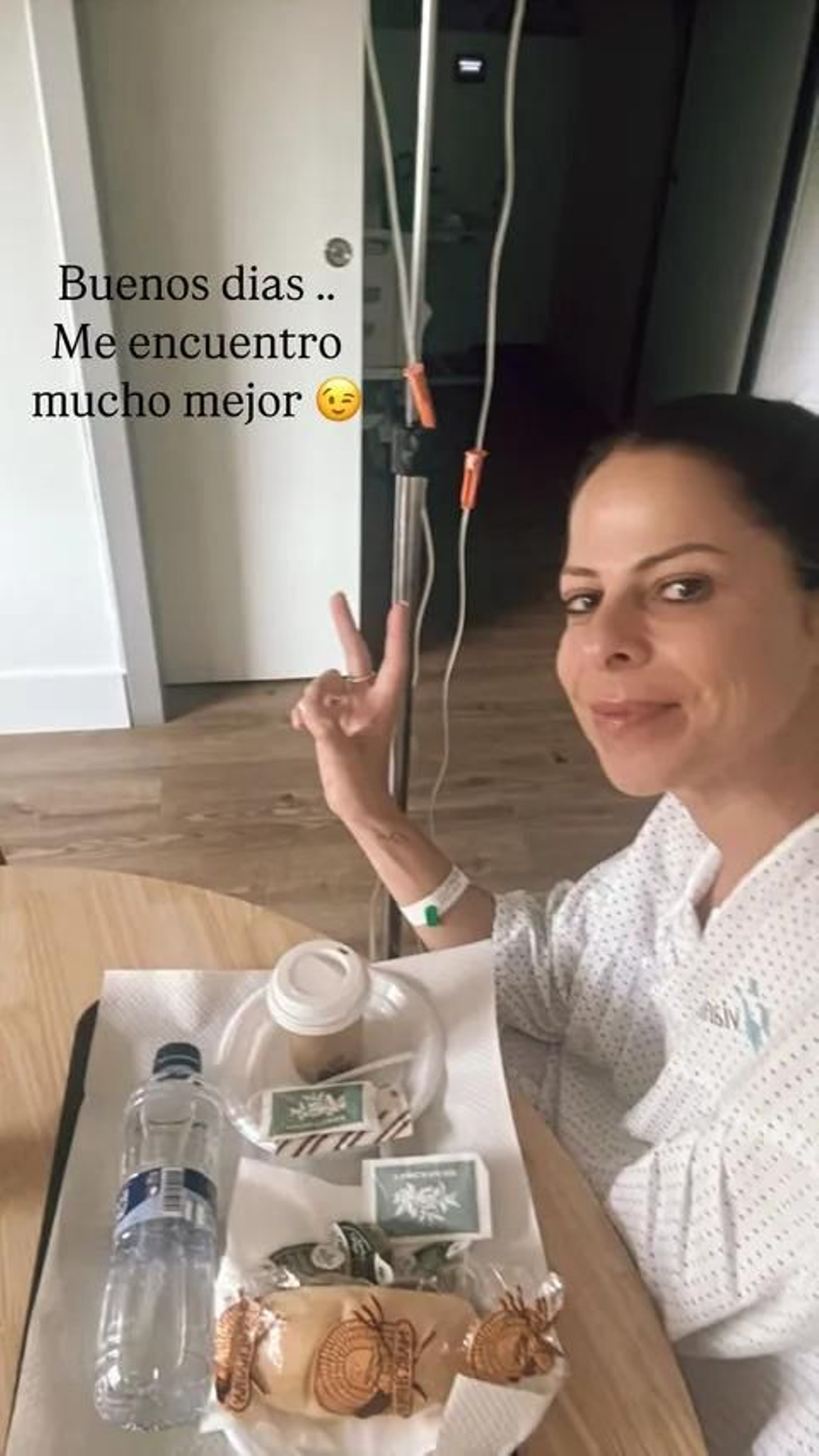 Una de las 'stories' que ha compartido la artista sevillana desde el hospital. Una de las 'stories' que ha compartido la artista sevillana desde el hospital.