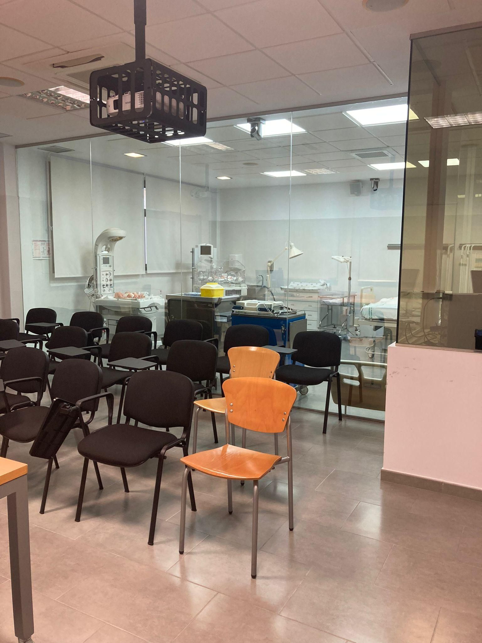 Sala de simulación en el interior de la Facultad de Ciencias de la Salud de la Universidad de Almería