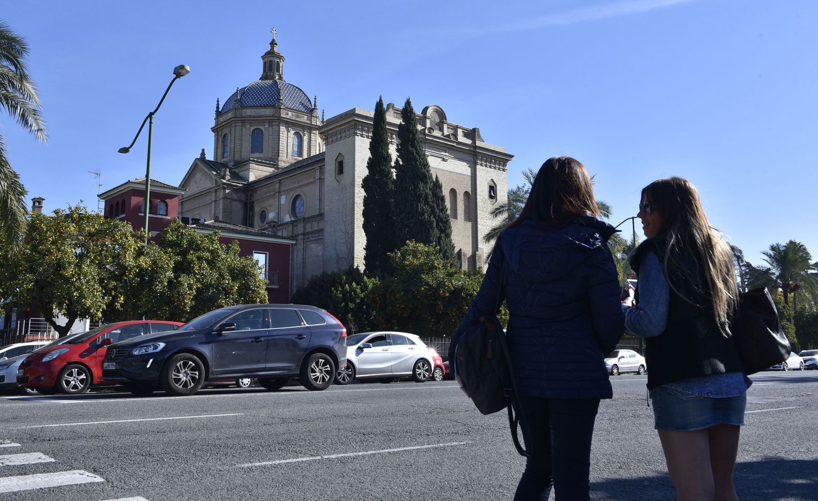 Tráfico en la avenida de la Palmera, el eje central de los barrios del Sur de la ciudad.