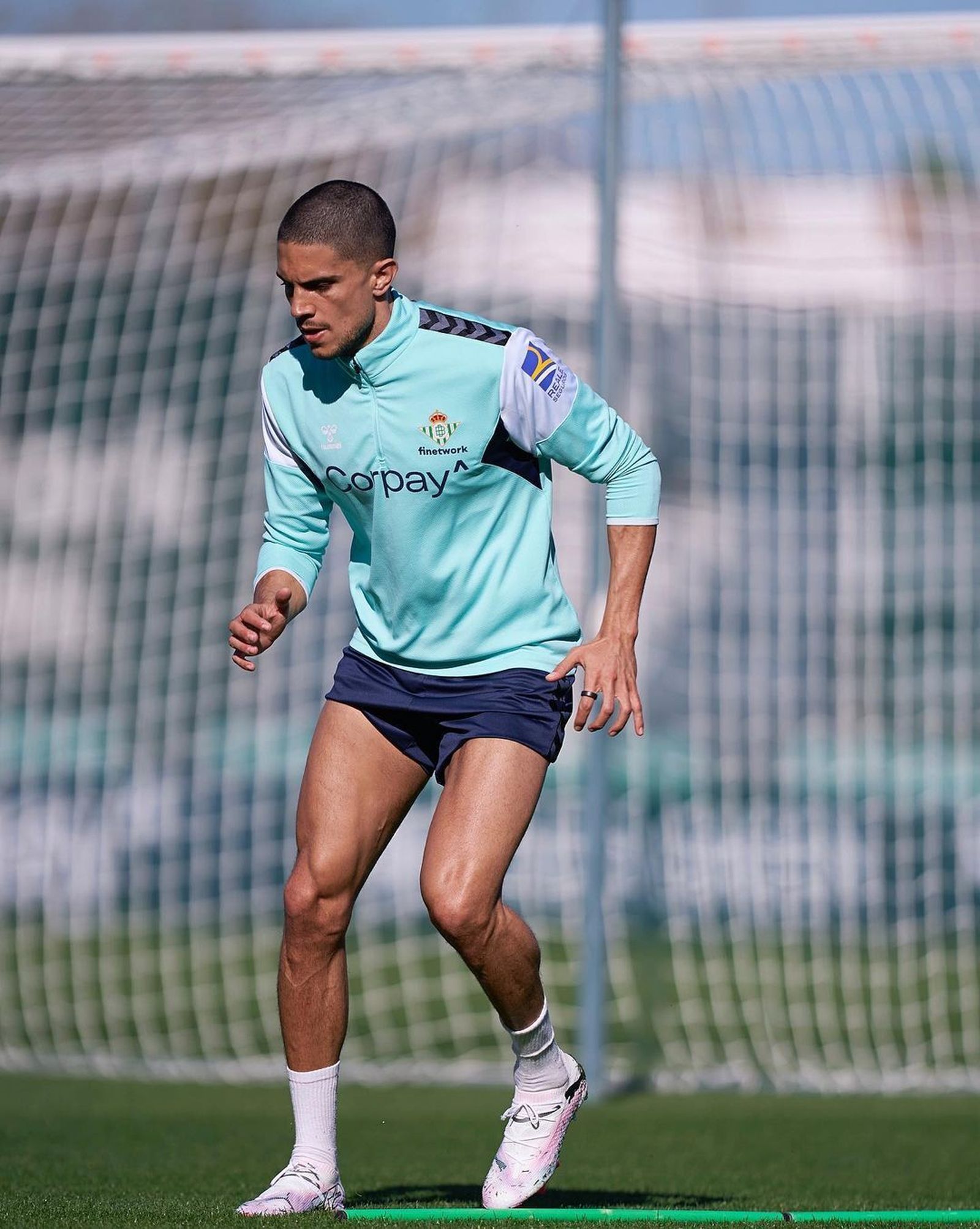 Bartra realiza ejercicios de recuperación en la CD Luis del Sol