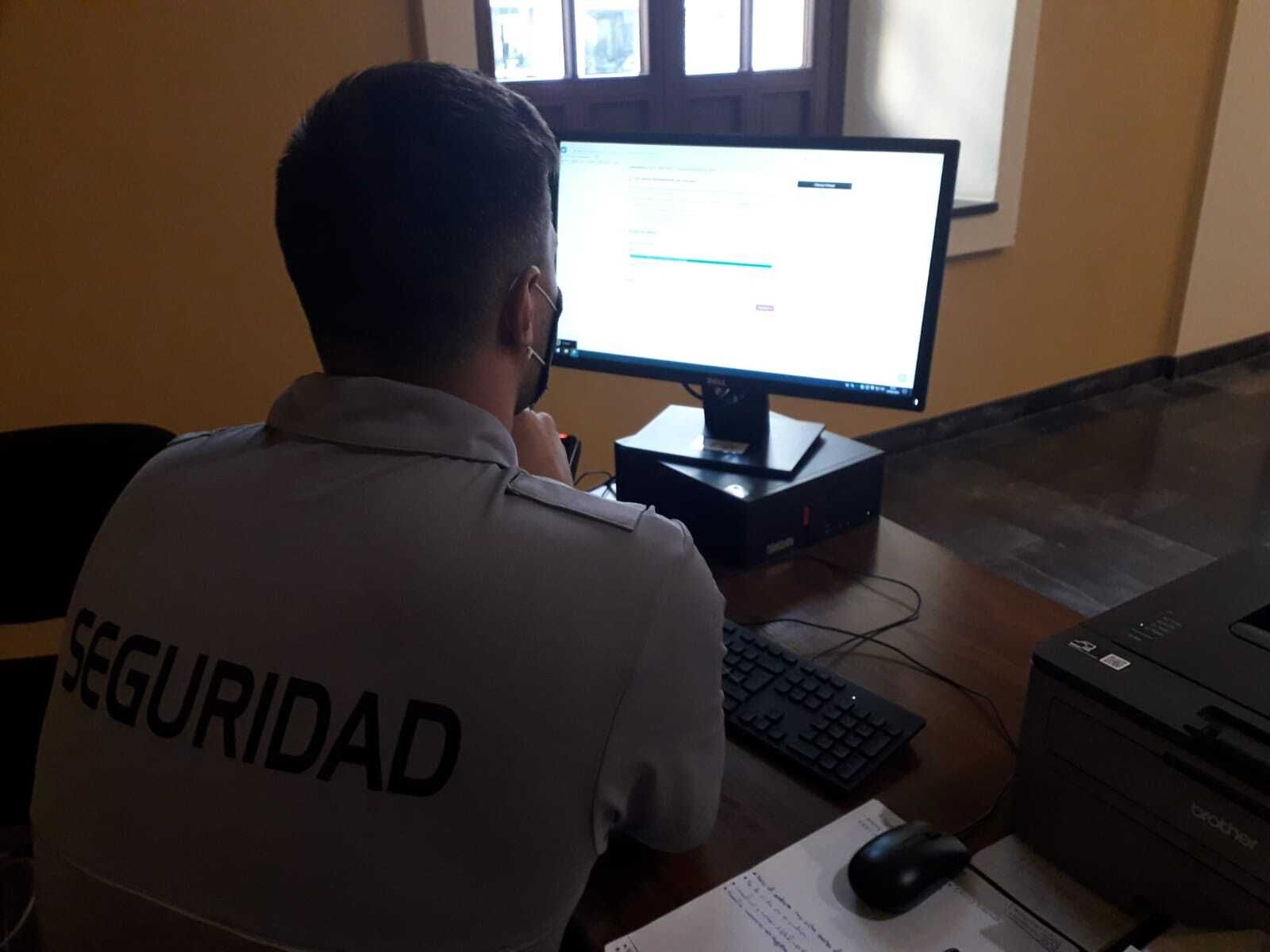 Punto de atención ciudadana en atrio del Ayuntamiento.