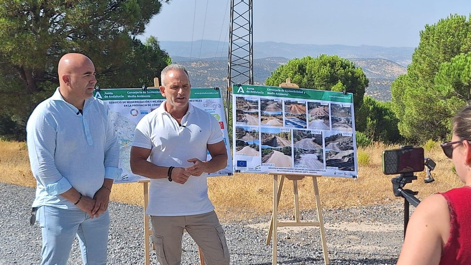 El delegado territorial de Sostenibilidad, Medio Ambiente y Economía Azul, Rafael Martínez Ruedas, y  el gerente provincial de Tragsa, Francisco Herrera,  en la presentación
