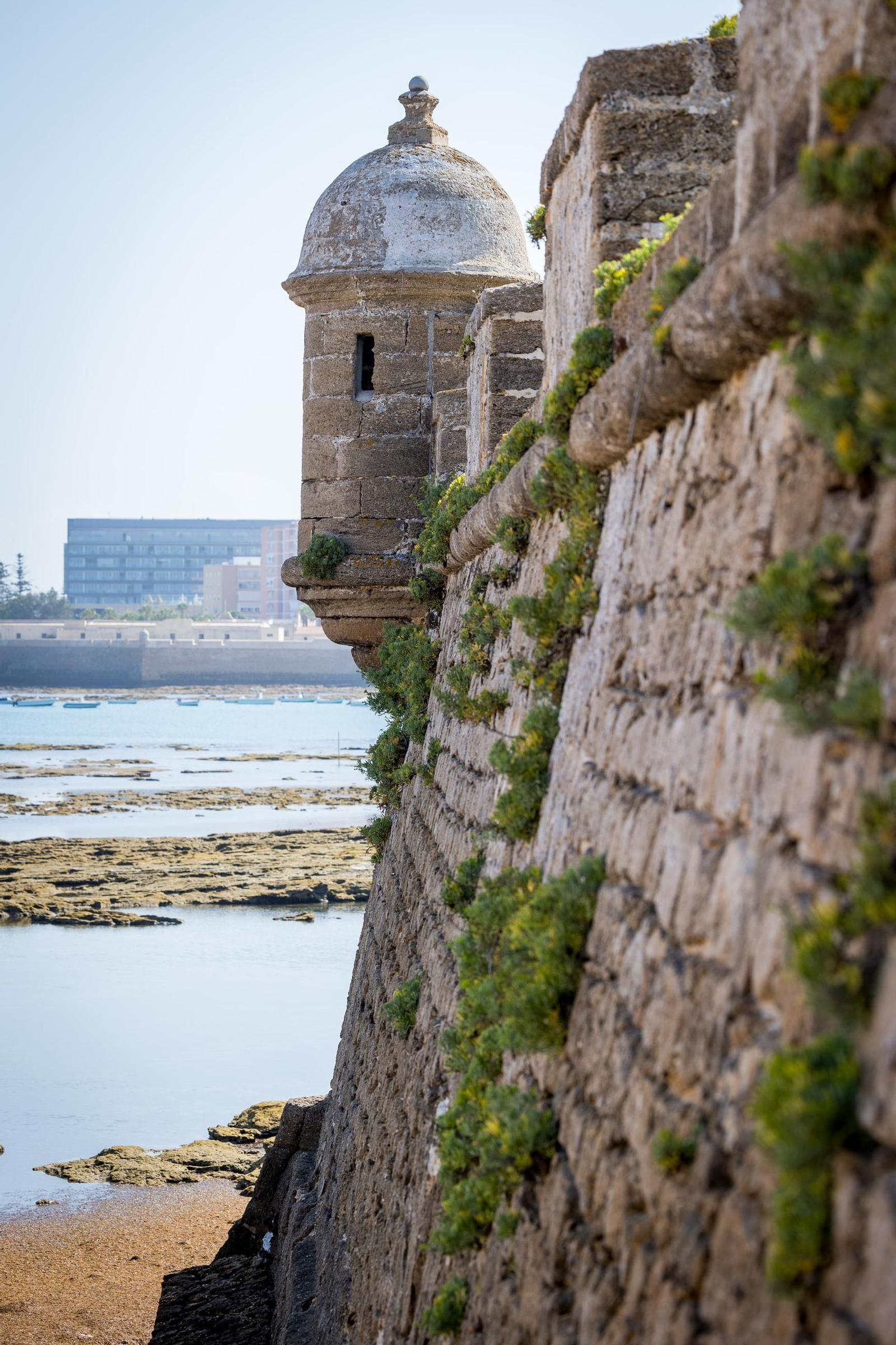 Imágenes del estado del castillo de San Sebastián de Cádiz