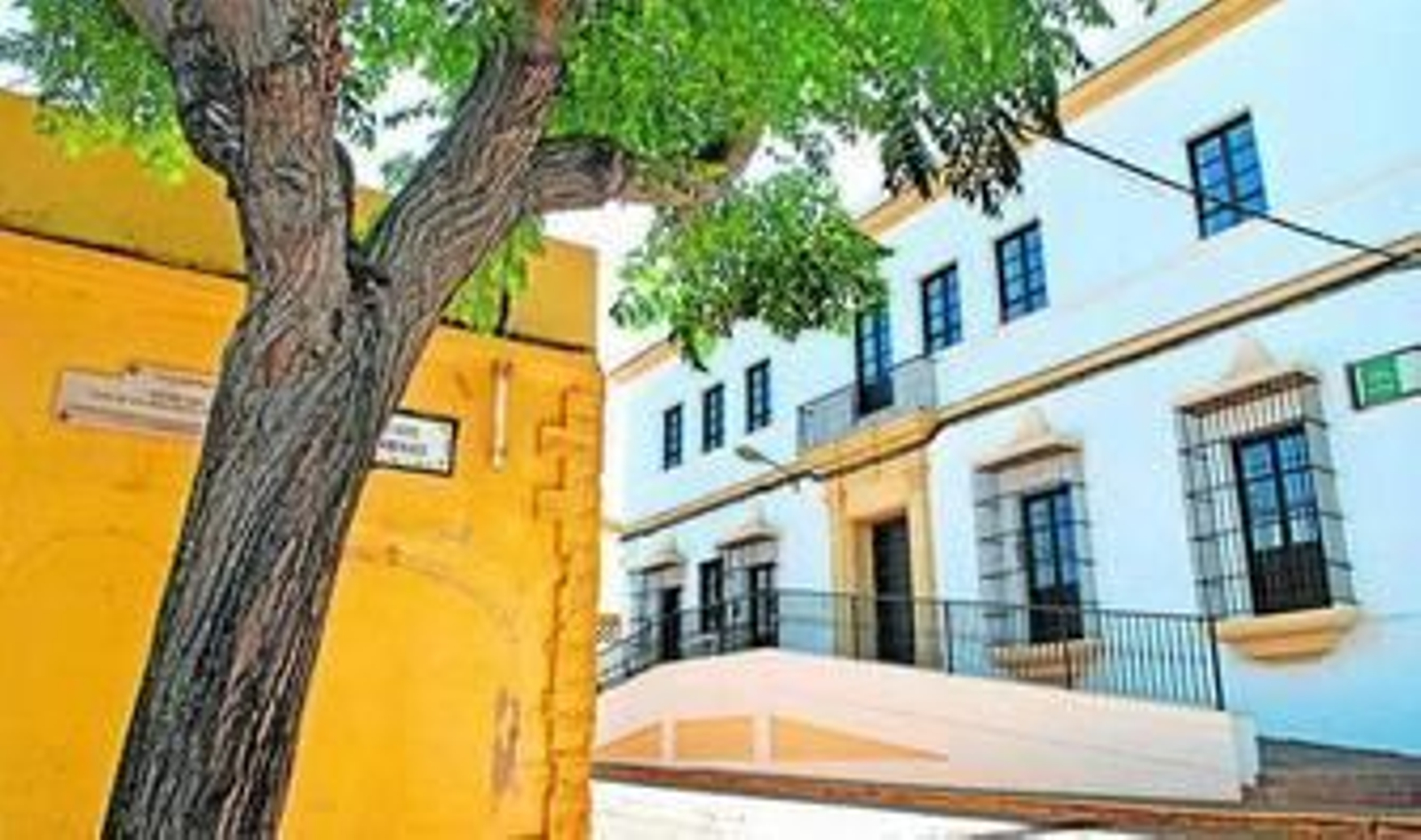 Fachada principal de la Casa Brake, el centro en el que actualmente se concentran las salas de estudio en la ciudad.