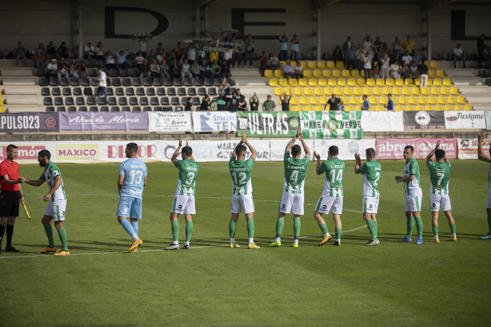 Imágenes del partido entre el San Roque de Lepe y el Atlético Sanluqueño