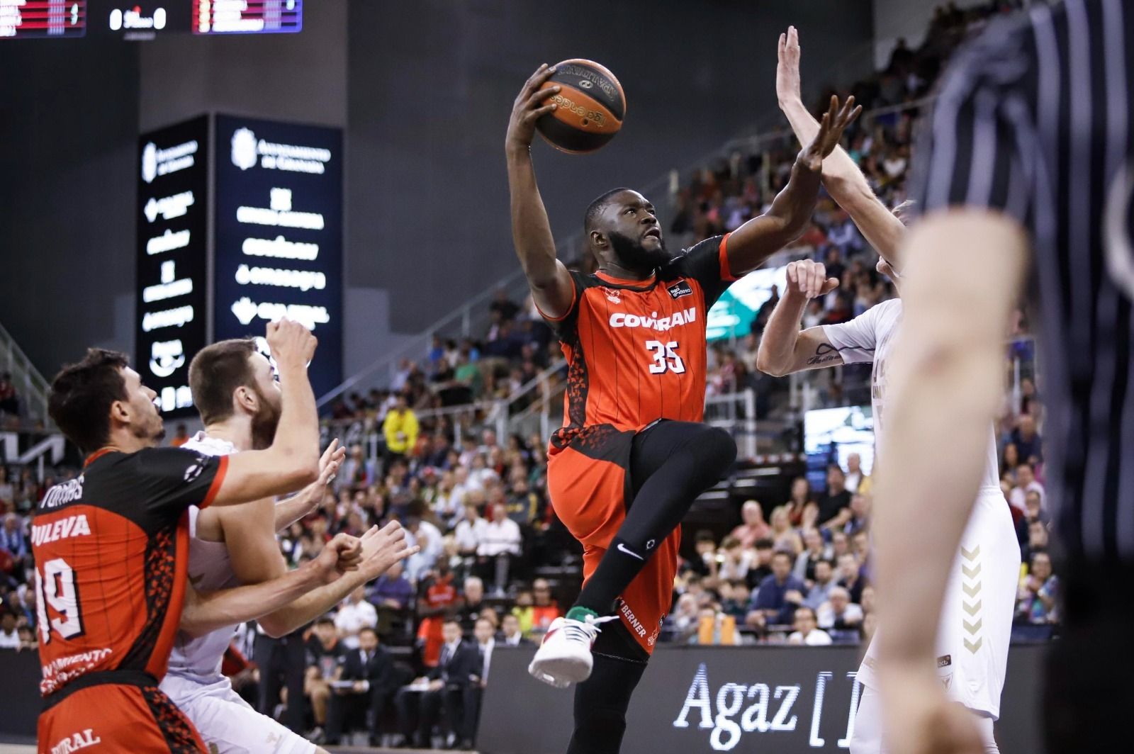 Encuéntrate en la grada en el Covirán Granada - UCAM Murcia