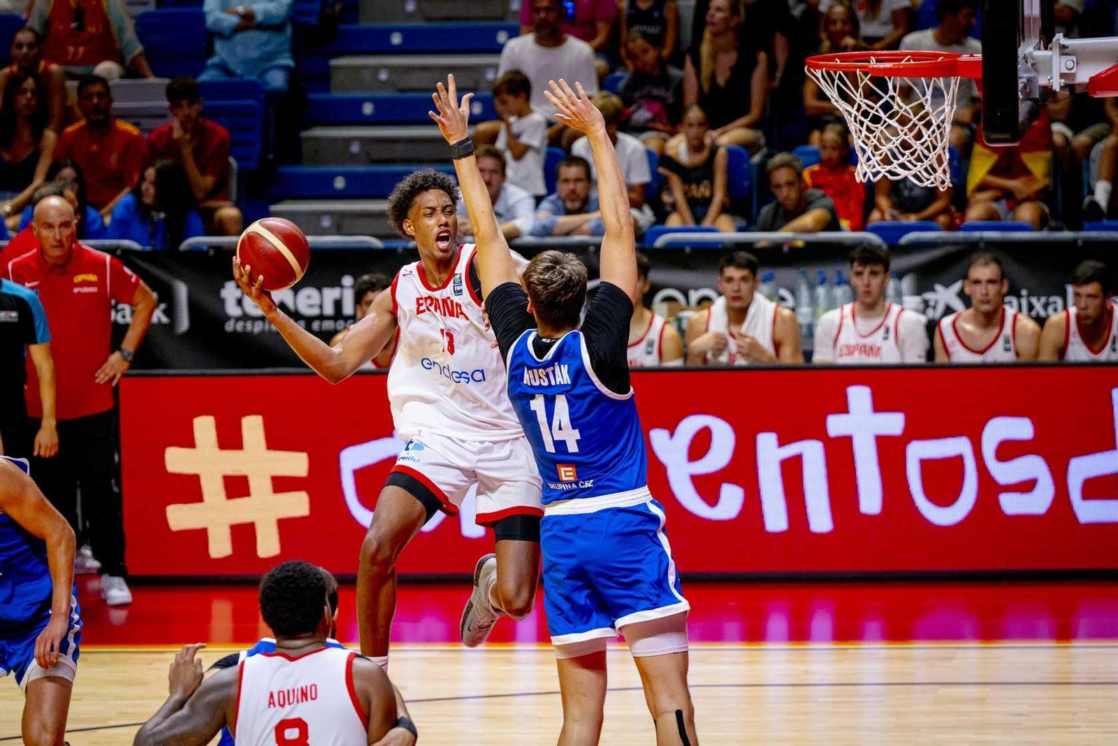 España B-República Checa, en fotos