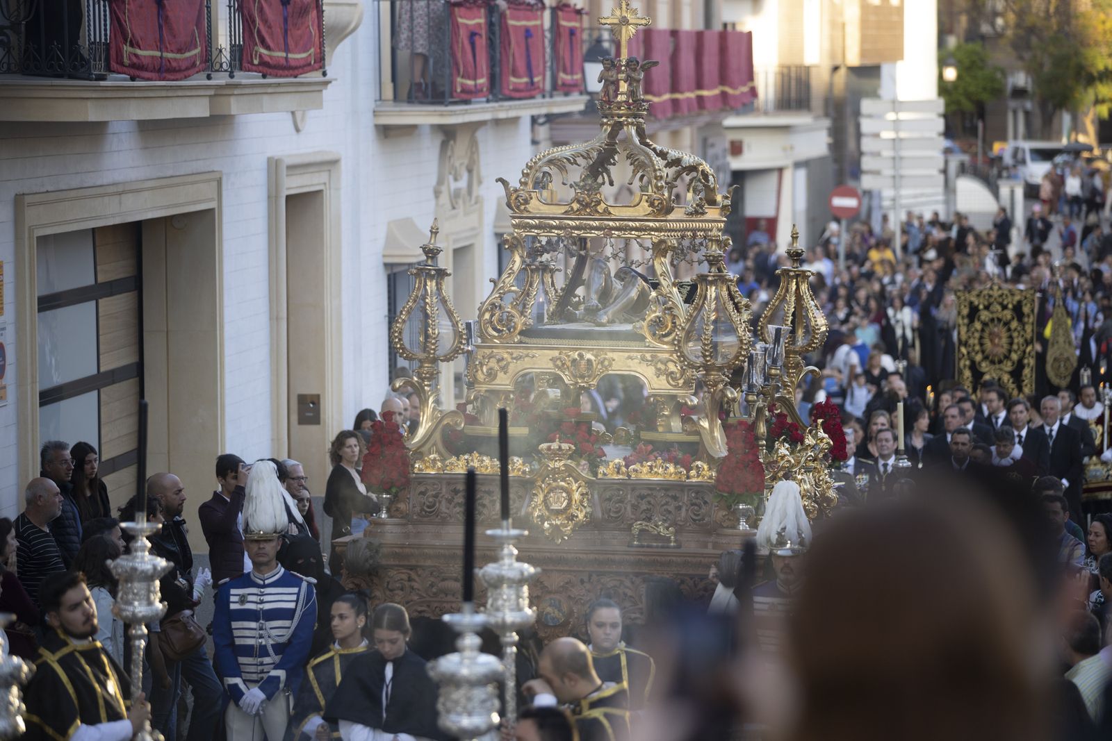 La Hermandad del Santo Entierro de la Semana Santa de Huelva 2023, en imágenes