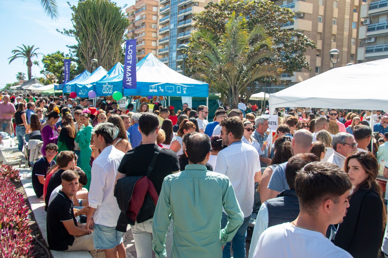 Motril disfruta de las Cruces, en imágenes