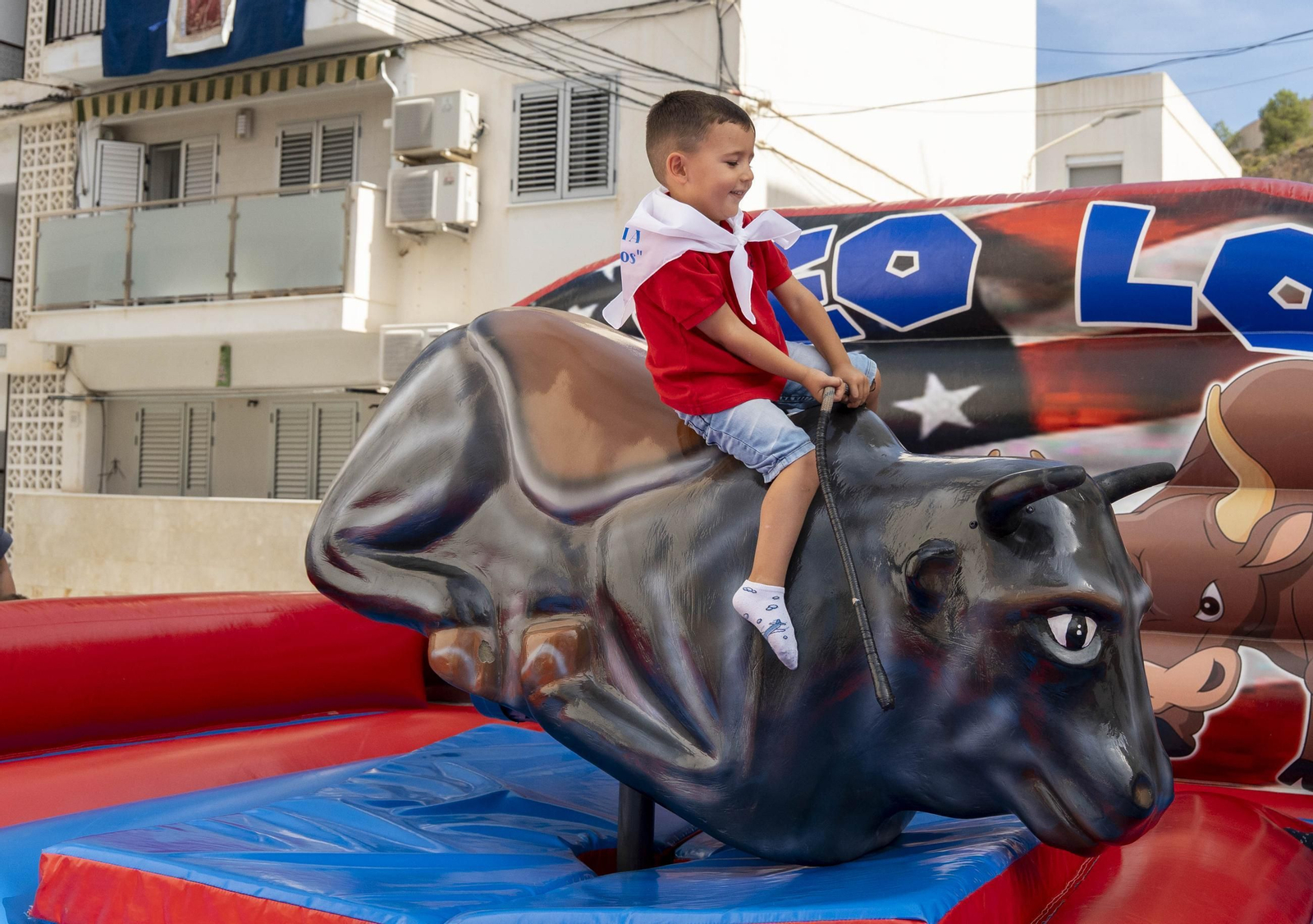 Las imágenes del taller de toros para niños y toro mecánico en Macael