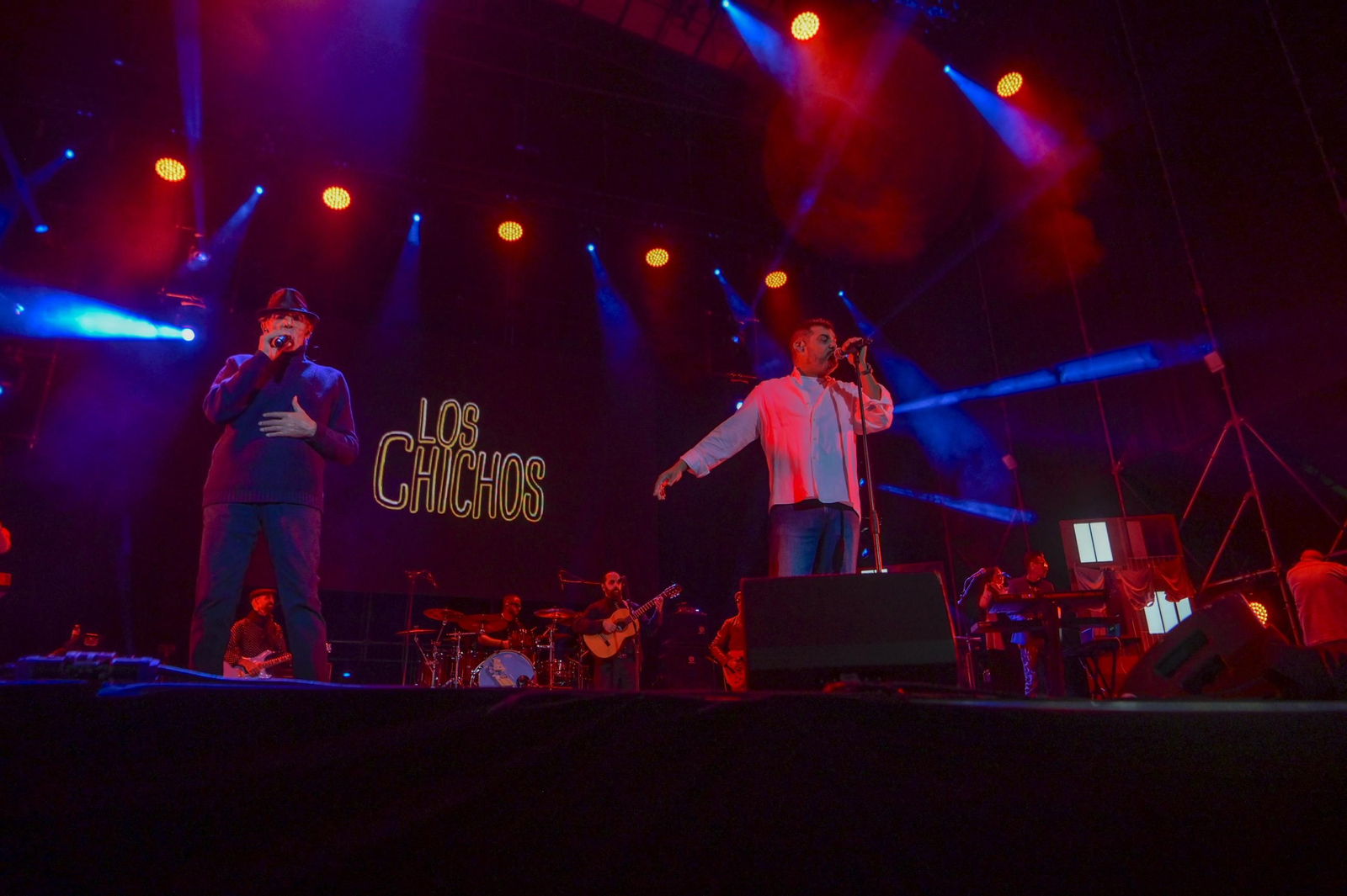Así fue el concierto, bajo la lluvia, de Los Chichos en Granada
