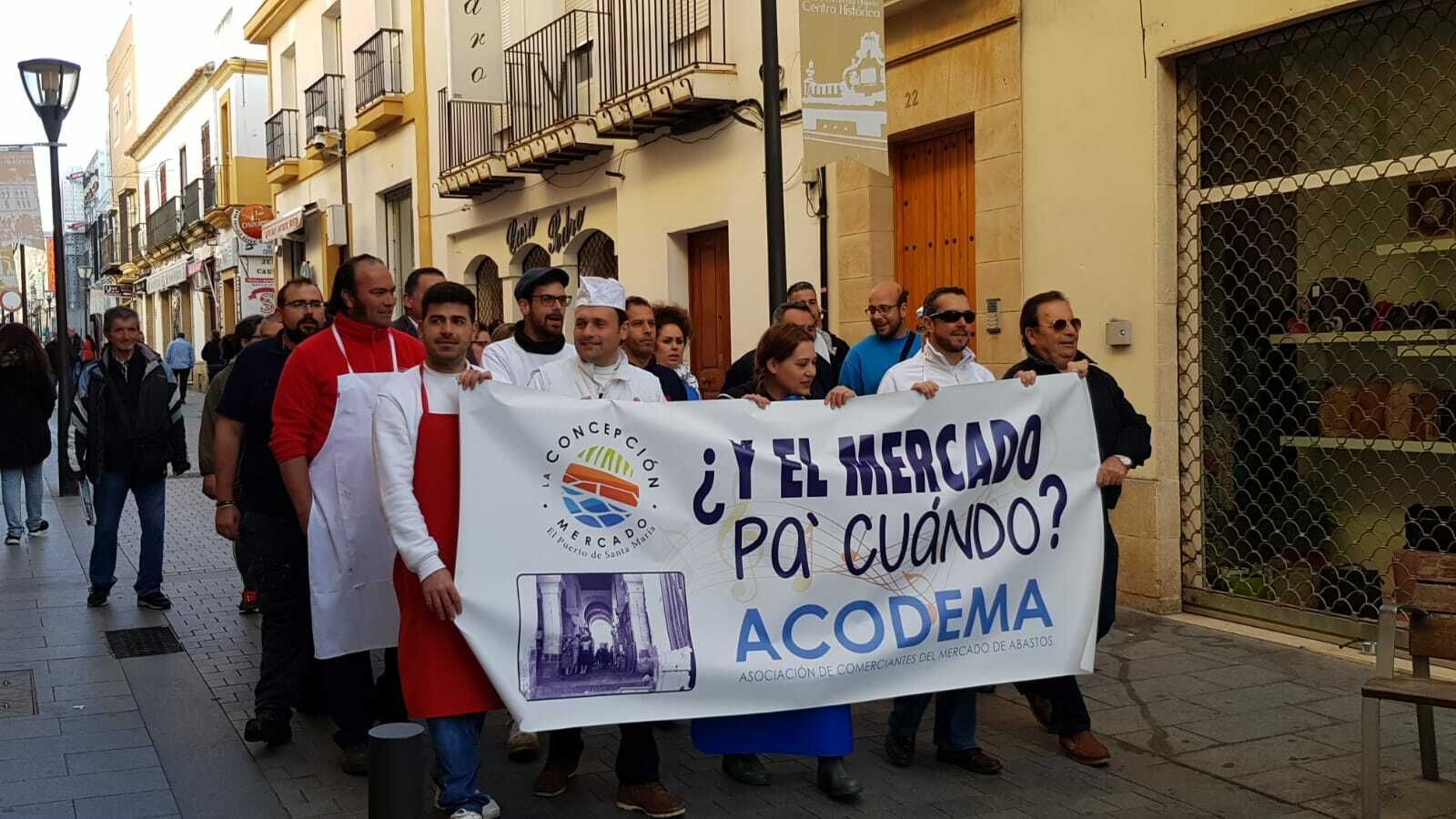 Momento en el que la manifestación tomó la calle Ganado en dirección a la puerta del Ayuntamiento.