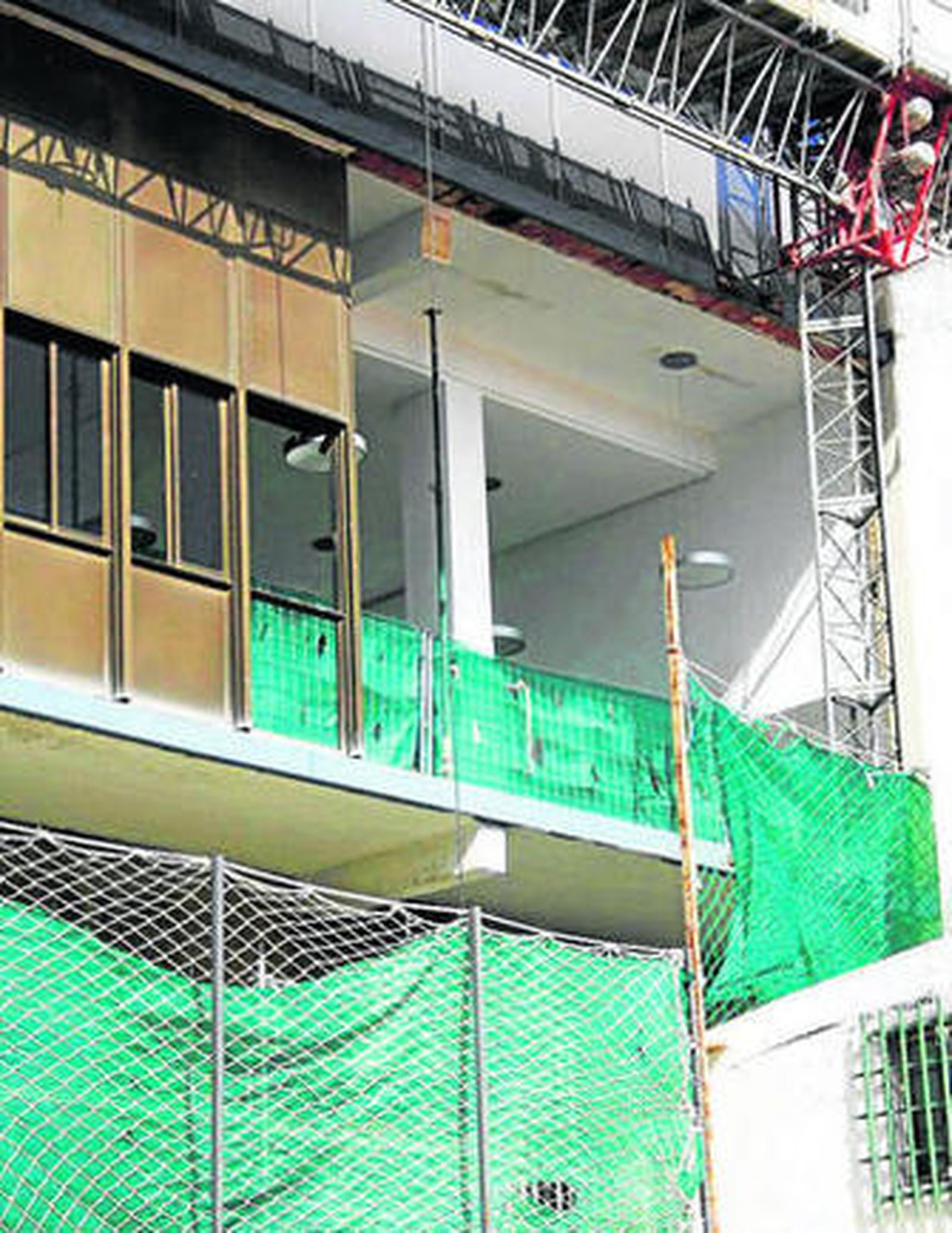 Del Valle pide ahora protección para su mujer